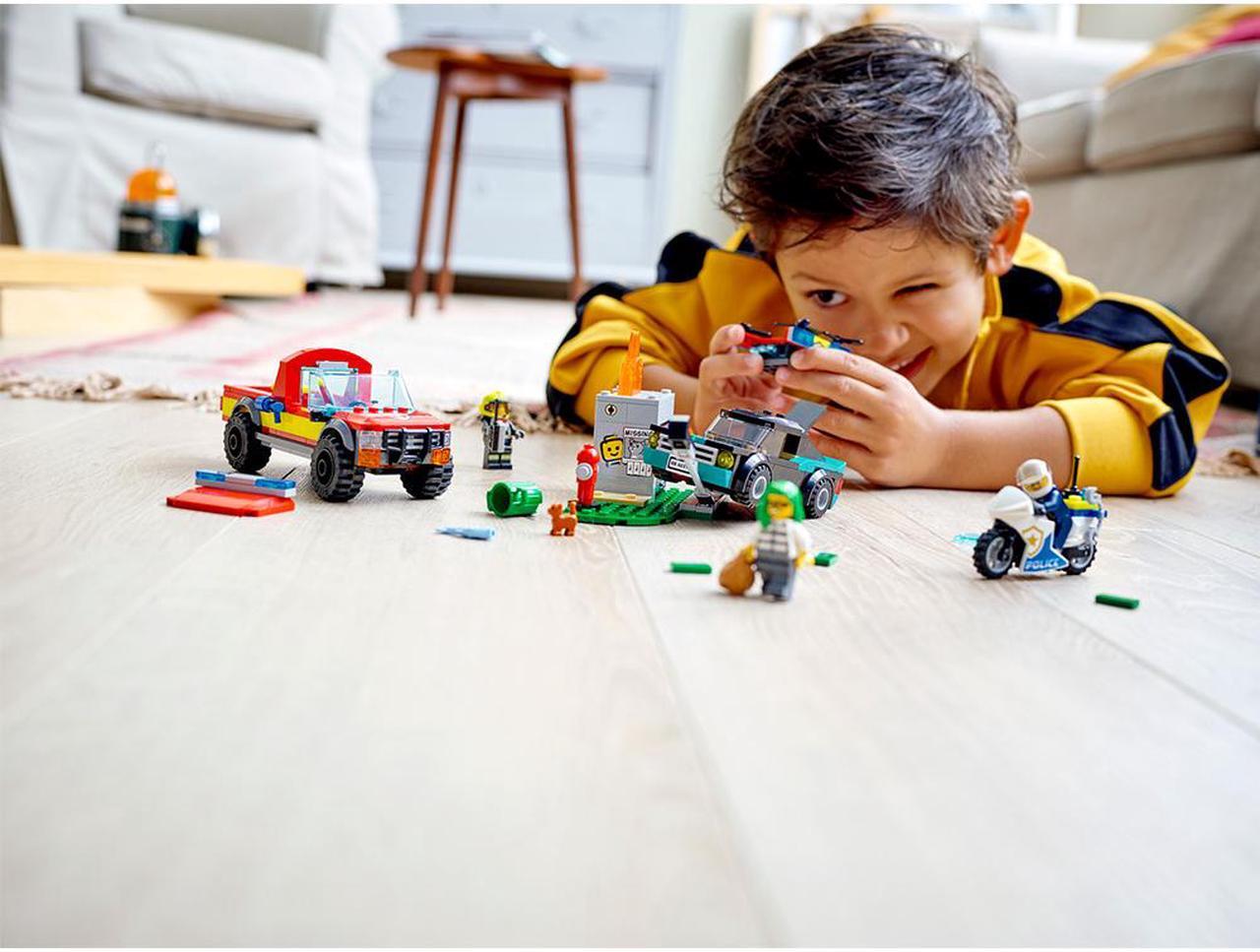 Alt view image 7 of 7 - LEGO 60319 City Fire Rescue & Police Chase