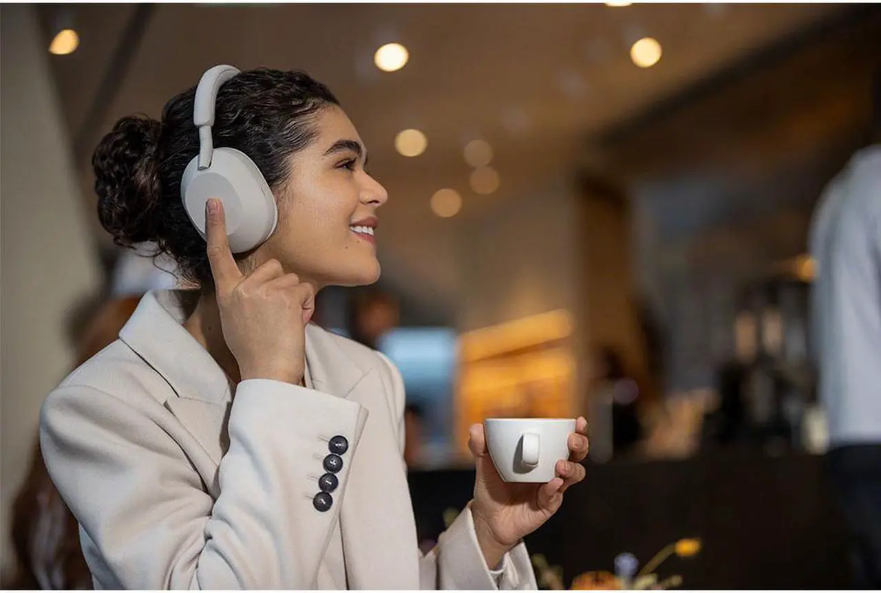 Alt view image 6 of 20 - Sony WH-1000XM5 Noise-Canceling Wireless Over-Ear Headphones (Silver)