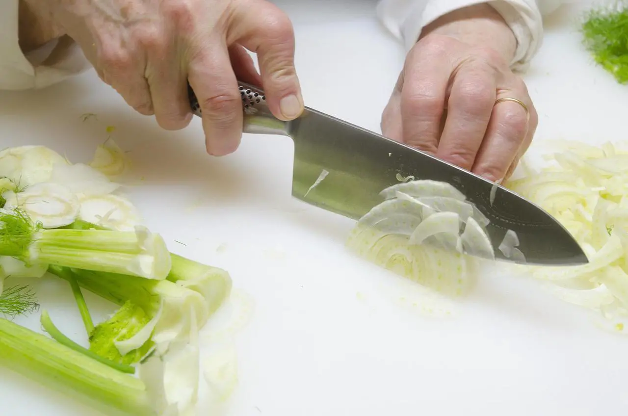 Global Classic Yanagi Sashimi Knife - Thumbnail 5