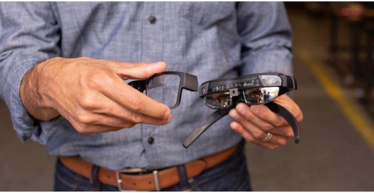 Alt view image 3 of 18 - Lenovo ThinkReality A3 Smart Glasses