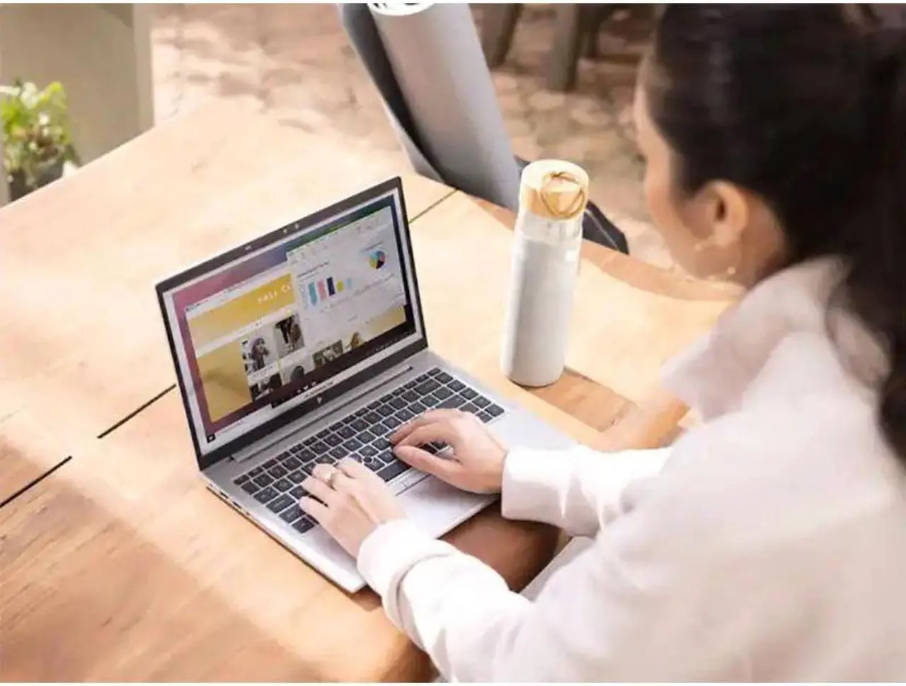 Alt view image 4 of 11 - HP EliteBook 840 G8 14" Notebook - Full HD - 1920 x 1080 - Intel Core i5 11th Gen i5-1145G7 Quad-core (4 Core) - 16 GB Total RAM - 512 GB SSD - Intel Chip - Intel Iris Xe Graphics