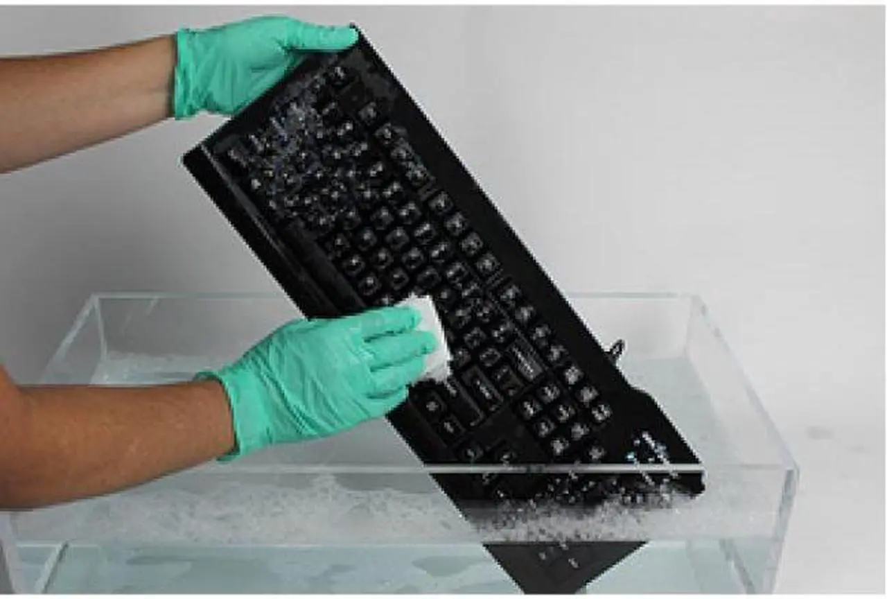 Alt view image 7 of 7 - SEAL SHIELD SSKSV208DE SILVER SEAL WATERPROOF KB (DEUTSCHE)