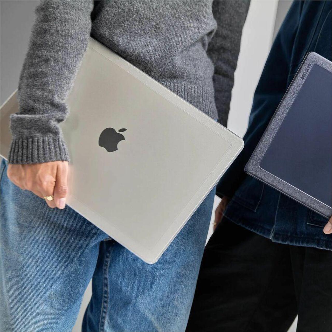 Alt view image 6 of 7 - Incase Edge Hardshell Case with Makrolon for 14-inch MacBook Pro (M1-M4, 2021-2024) - For Apple MacBook Pro - Clear - Matte - Scratch Resistant, Fingerprint Resistant, Bump Resistant - Makrolon, Polyc