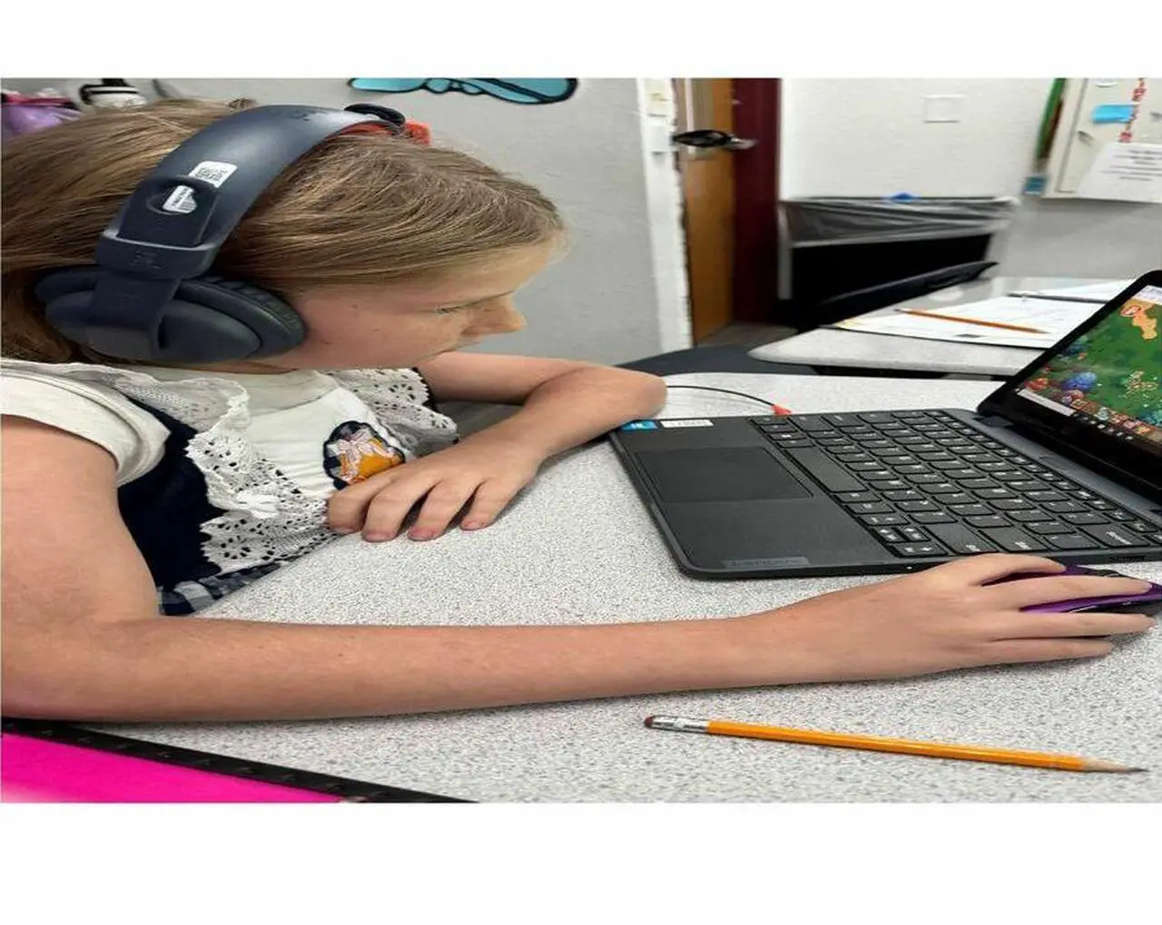 Alt view image 2 of 5 - Logitech M325S Wireless Mouse - Optical - Wireless - 32.81 ft - Radio Frequency - 2.40 GHz - Lilac - 1000 dpi - Tilt Wheel - 5 Button(s) - Small Hand/Palm Size - Symmetrical - 1 x AA Battery Supported