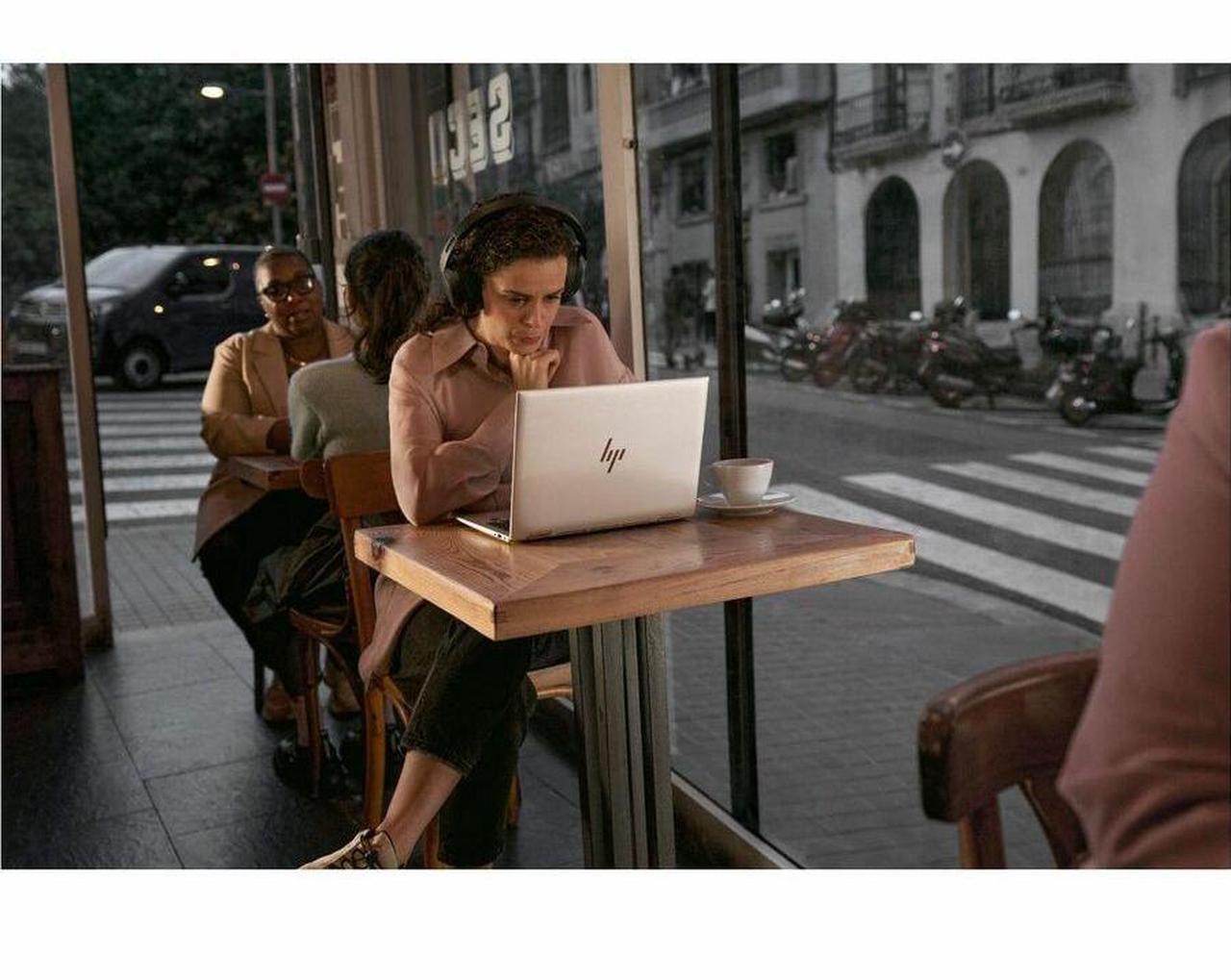 Alt view image 5 of 7 - HP EliteBook 6 G1i 14" Notebook - WUXGA - Intel Core Ultra 7 265U - vPro Technology - 32 GB - 512 GB SSD - English Keyboard - Pike Silver Aluminum - 1920 x 1200 - Windows 11 Pro - Intel - In-plan