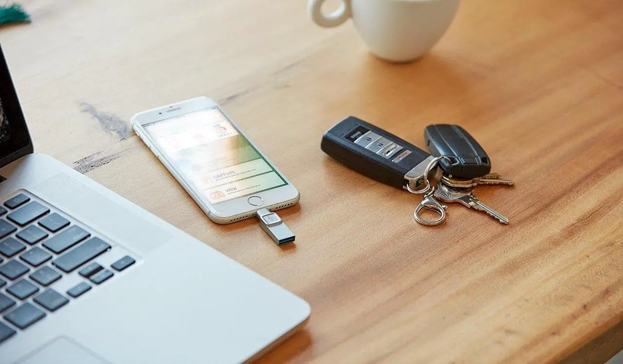 Alt view image 4 of 12 - Kingston - C-USB3L-SR32G-EN - Kingston DataTraveler Bolt Duo - 32 GB - Lightning, USB 3.1 Type A - Silver - 1