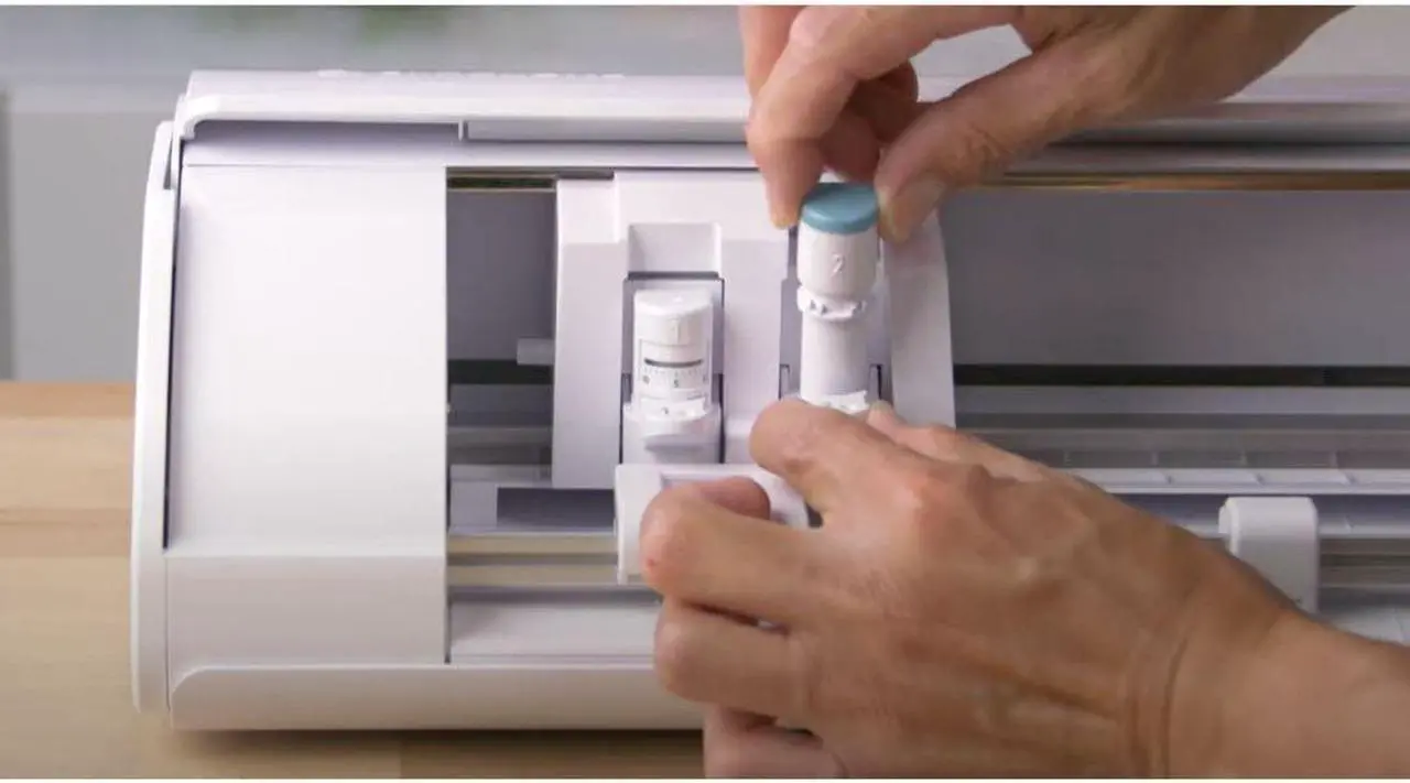 Alt view image 5 of 6 - Silhouette CAMEO 5 - White