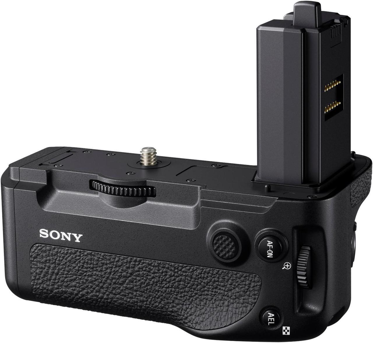 Alt view image 11 of 17 - vertical grip for sony alpha 7r iv  vgc4em