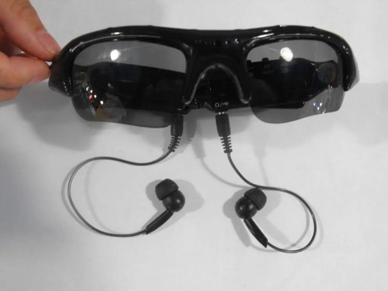 Alt view image 3 of 4 - DV88 CAMERA+VIDEO+MP3+BLUETOOTH SUNGLASS 1.3MAGE RECORDING SPEED 30FPS BLACK 8G