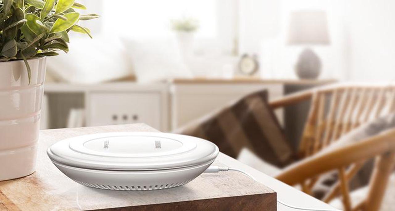 Alt view image 7 of 7 - SAMSUNG Fast Charge Qi Wireless Charging Pad EP-PN920 for Samsung GALAXY Note5 & S6 edge Plus -Retail Packaging, White