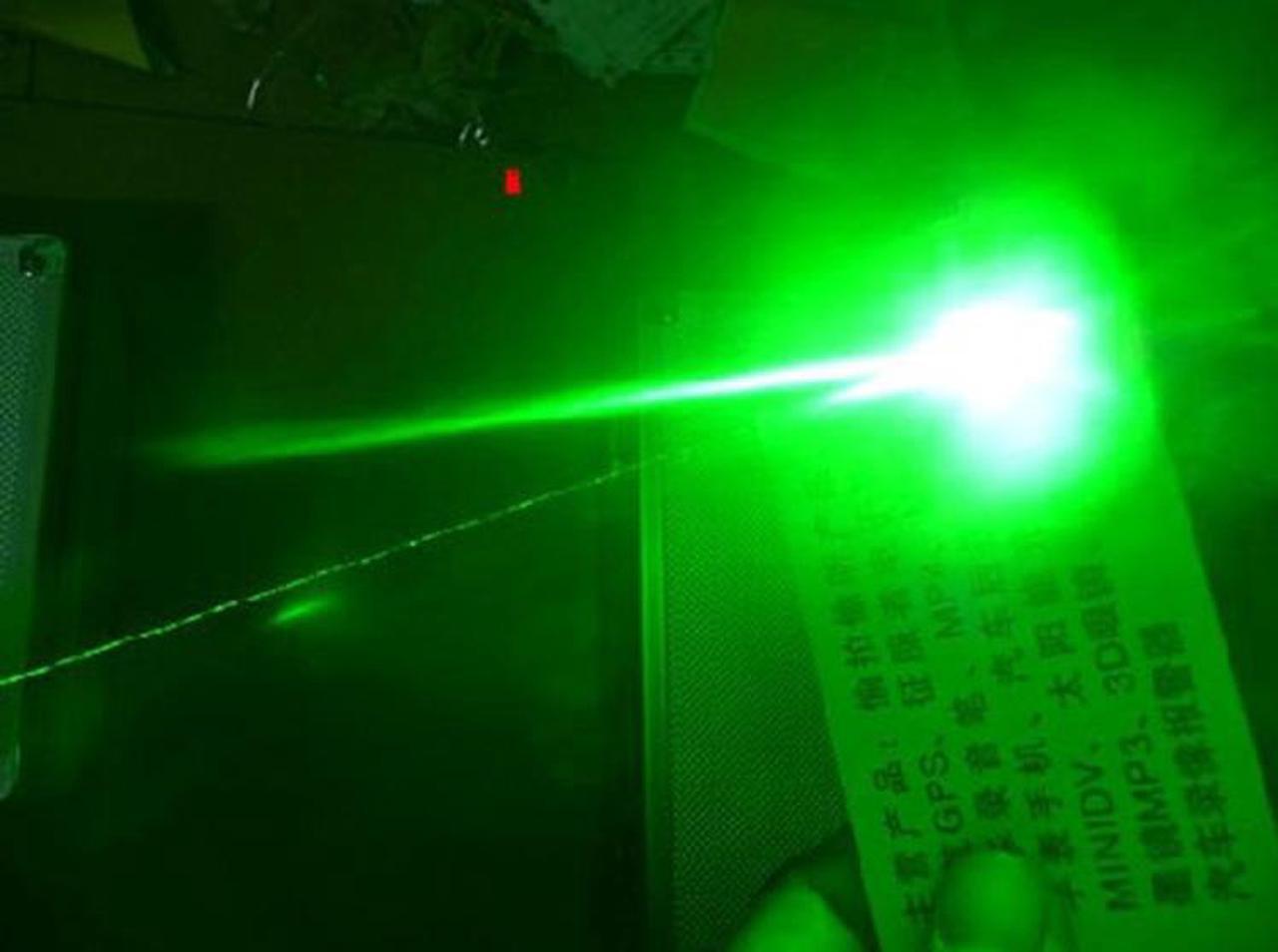 Alt view image 6 of 7 - 300mW 532nm Green Laser Pointer Pen Laser 303 High Power  adjustable burn match