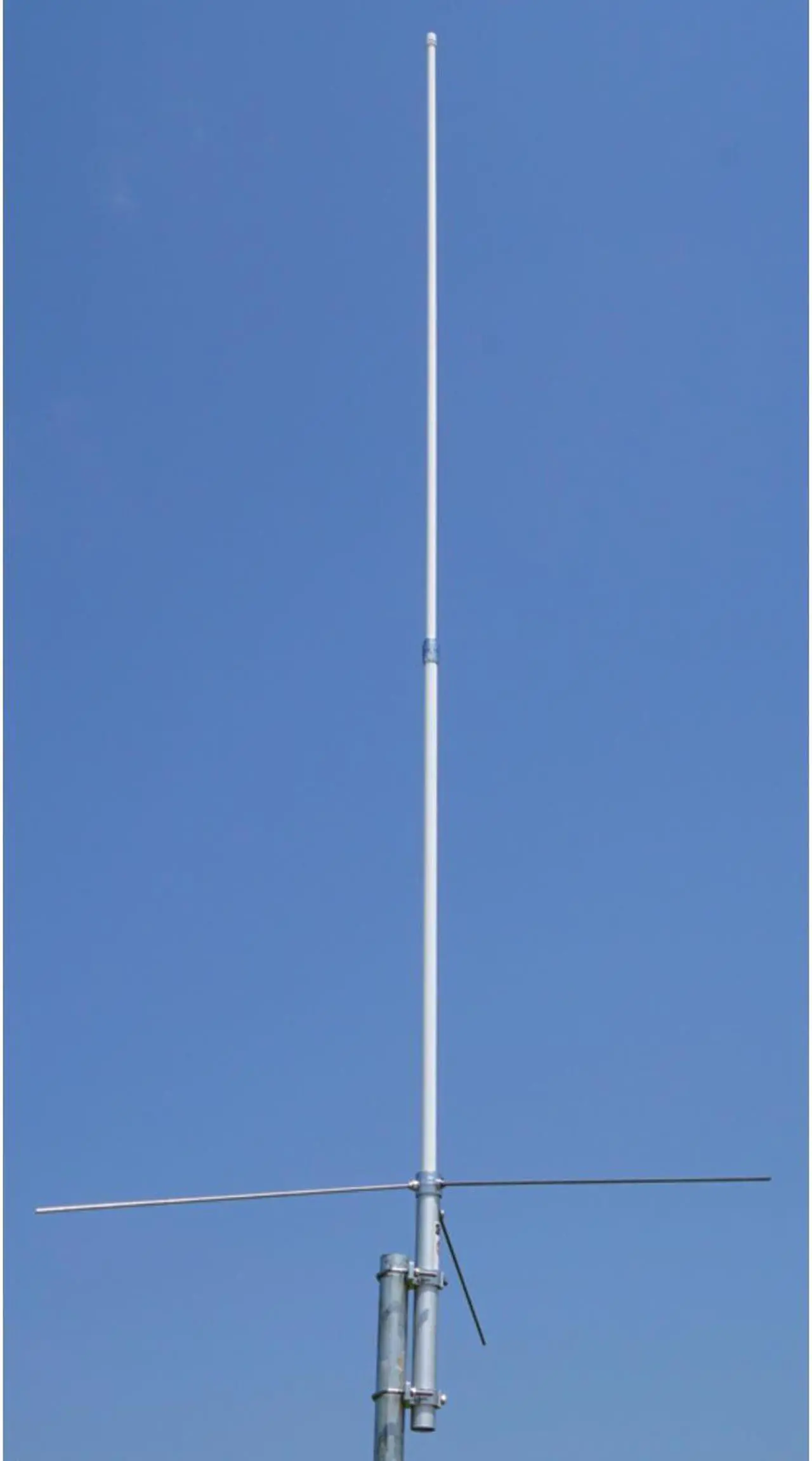 Main image of Tram 1481 Amateur Dual-Band Base Antenna with 17ft Base Antenna, 8dBd 144MHz/11dBd 440