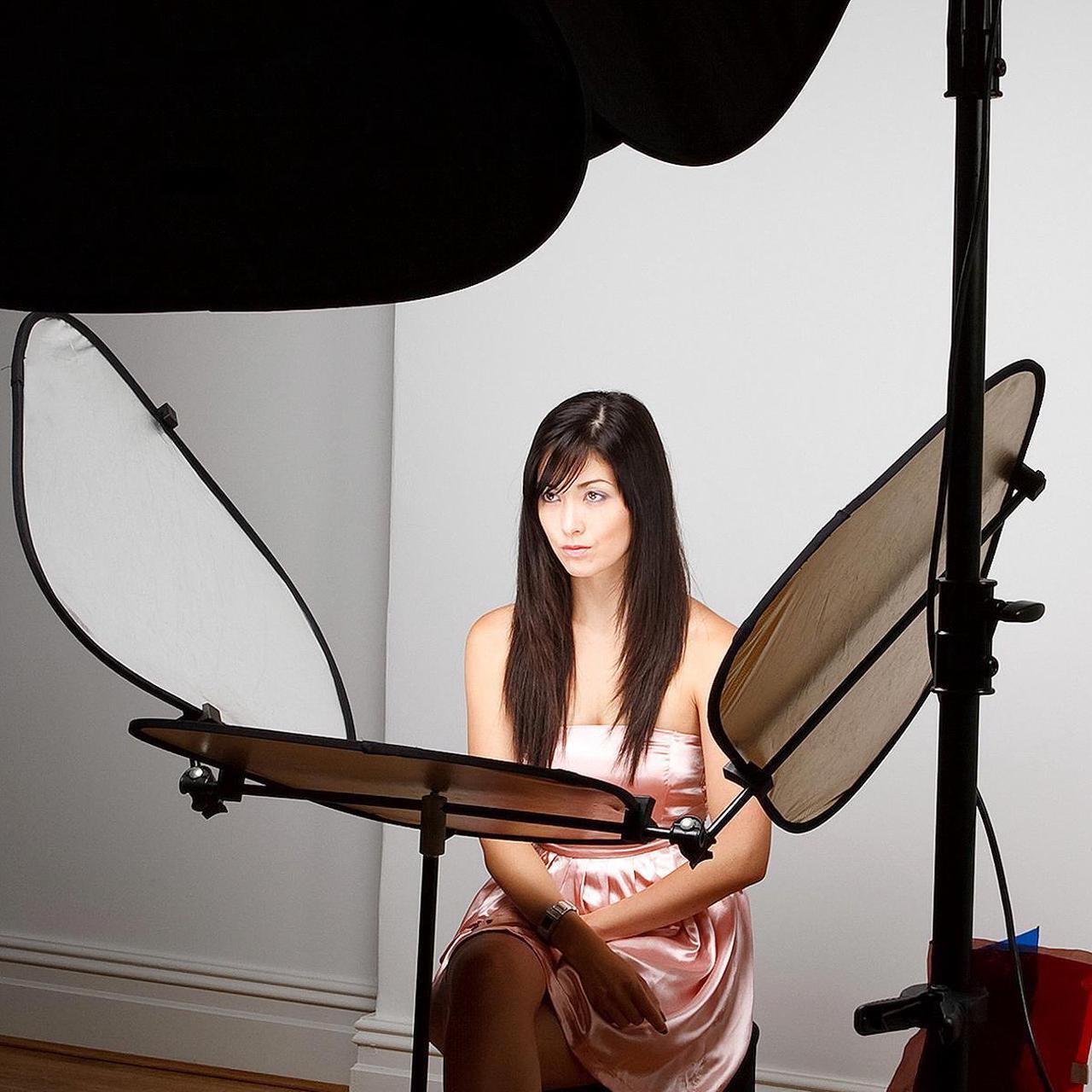 Alt view image 2 of 7 - Manfrotto Triflector MKII Reflector Panels, Silver/White #LL LR2933SW