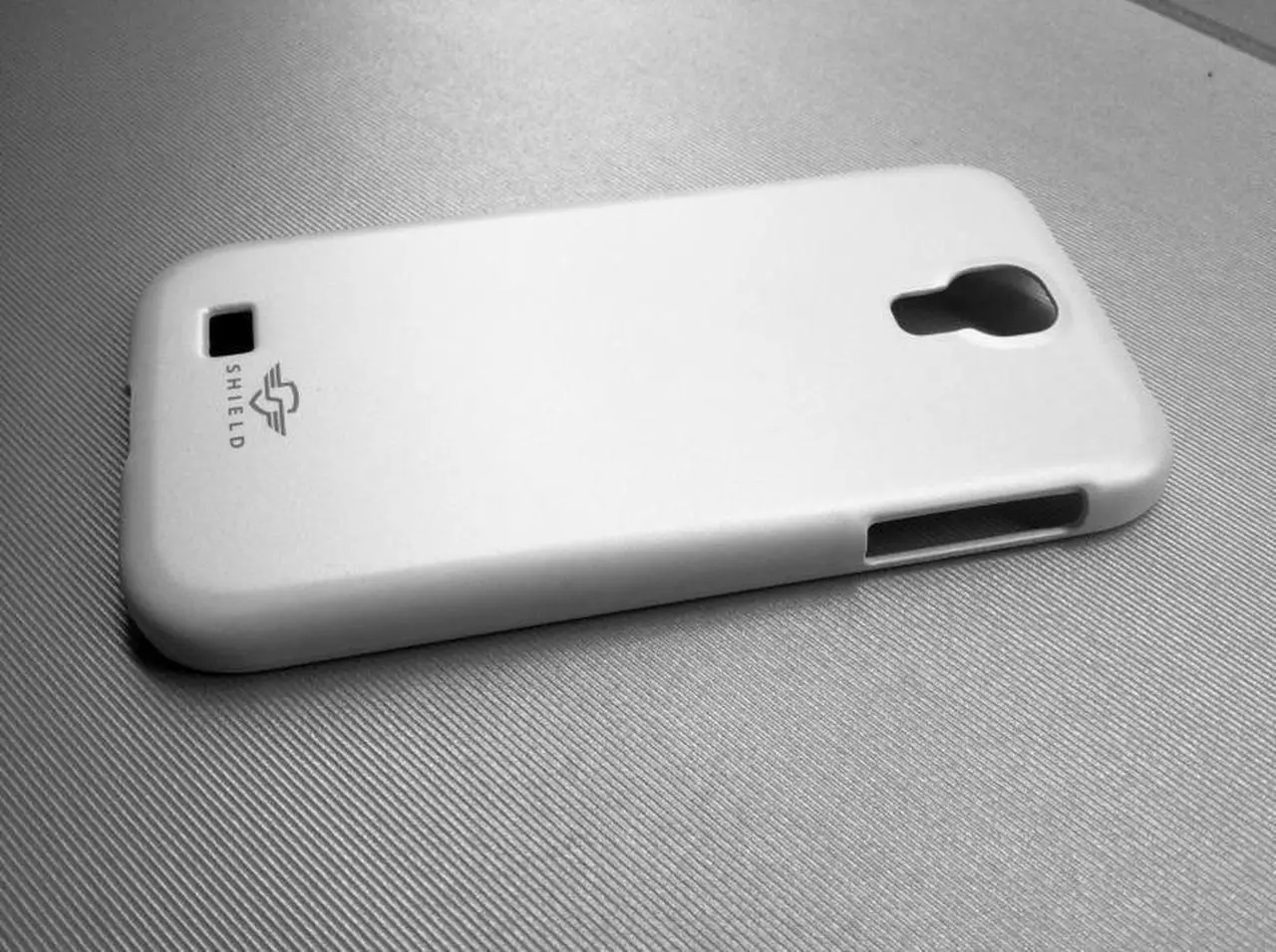 Alt view image 3 of 5 - iShell Classic White Snap-On Case + High Quality Screen Protector for Samsung Galaxy S4 Model CS-SAM-S4-WH