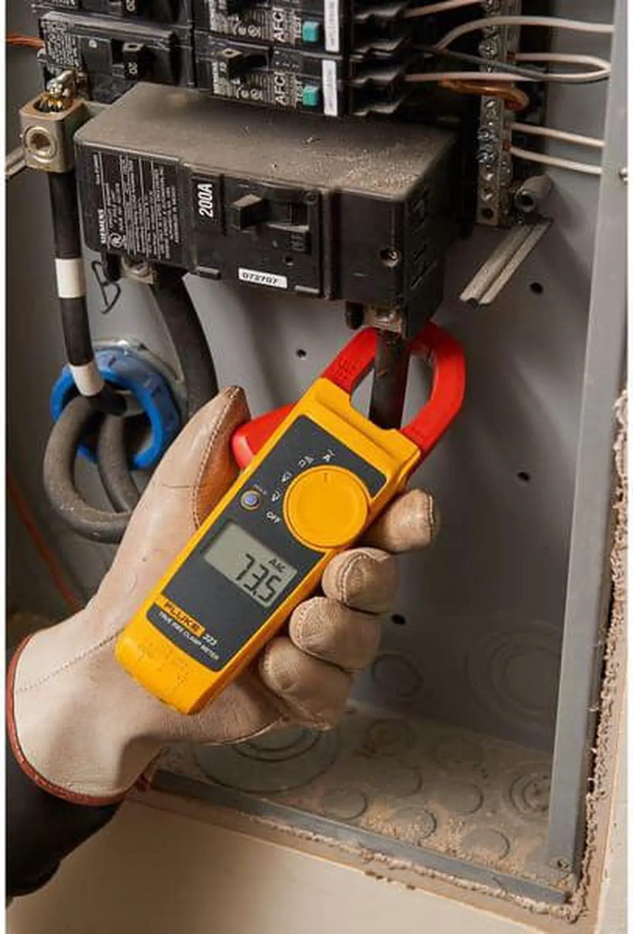 Alt view image 3 of 3 - FLUKE FLUKE-323 Digital Clamp Meter, 400V Max AC Amps, AC/DC Voltages up to