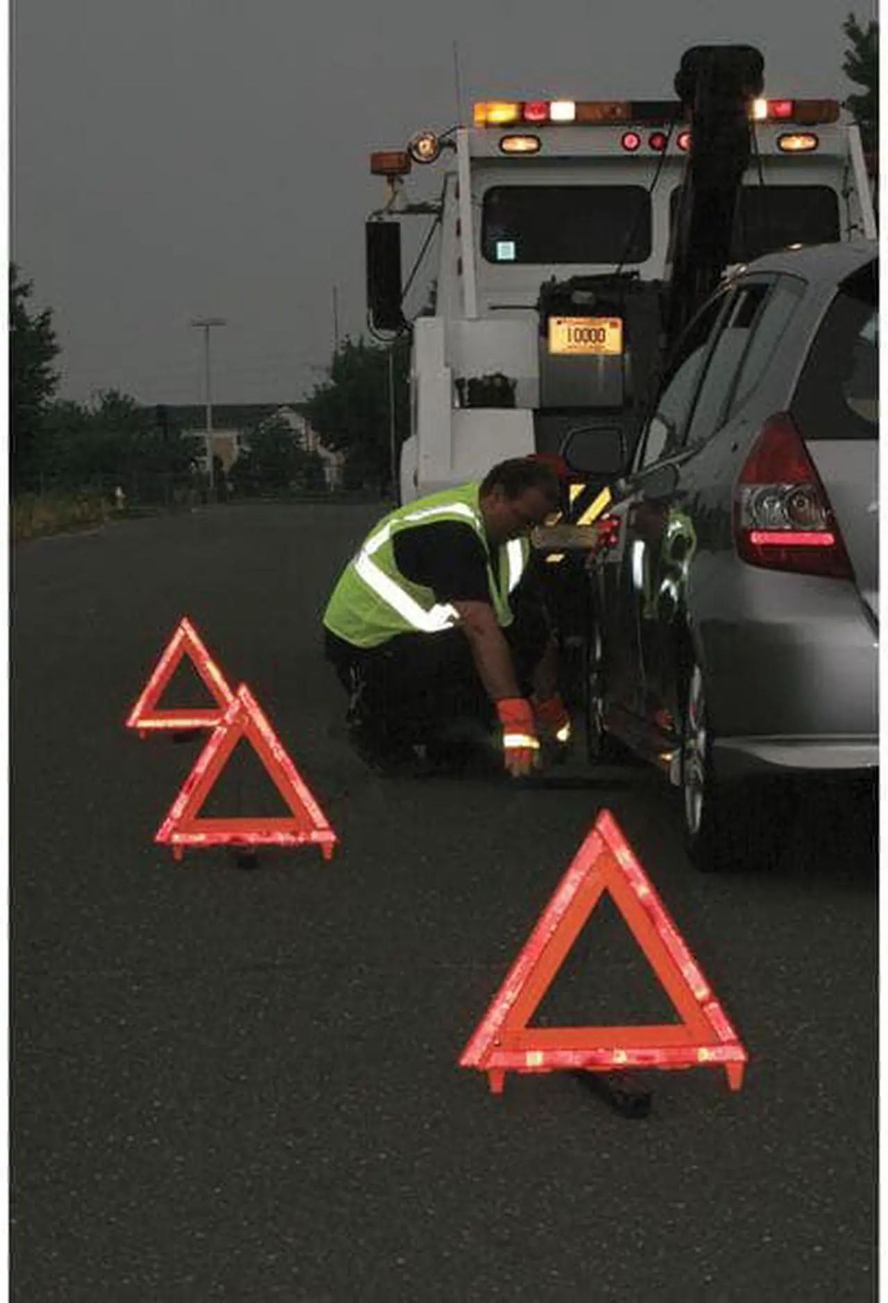 Alt view image 5 of 6 - CORTINA 95-03-009 Emergency Warning Triangle Kit