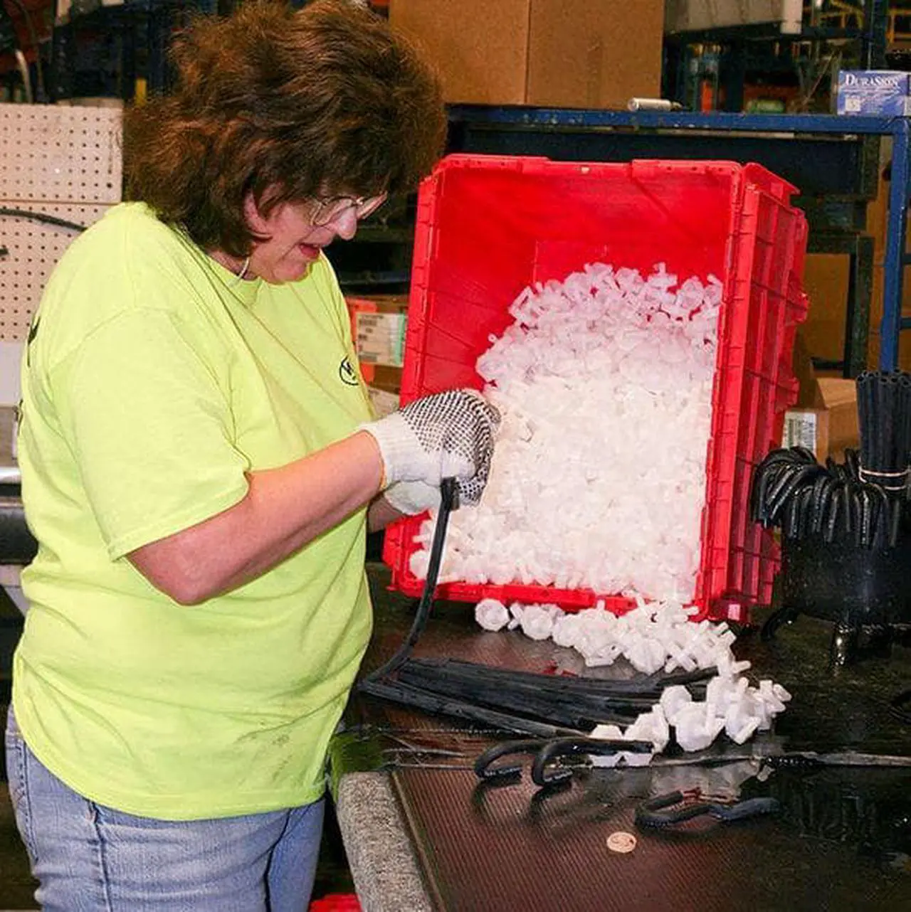 Alt view image 4 of 7 - AKRO-MILS 39120RED Attached Lid Container, 12 gal, 21 1/2 in L, 15 1/4 in W, 12