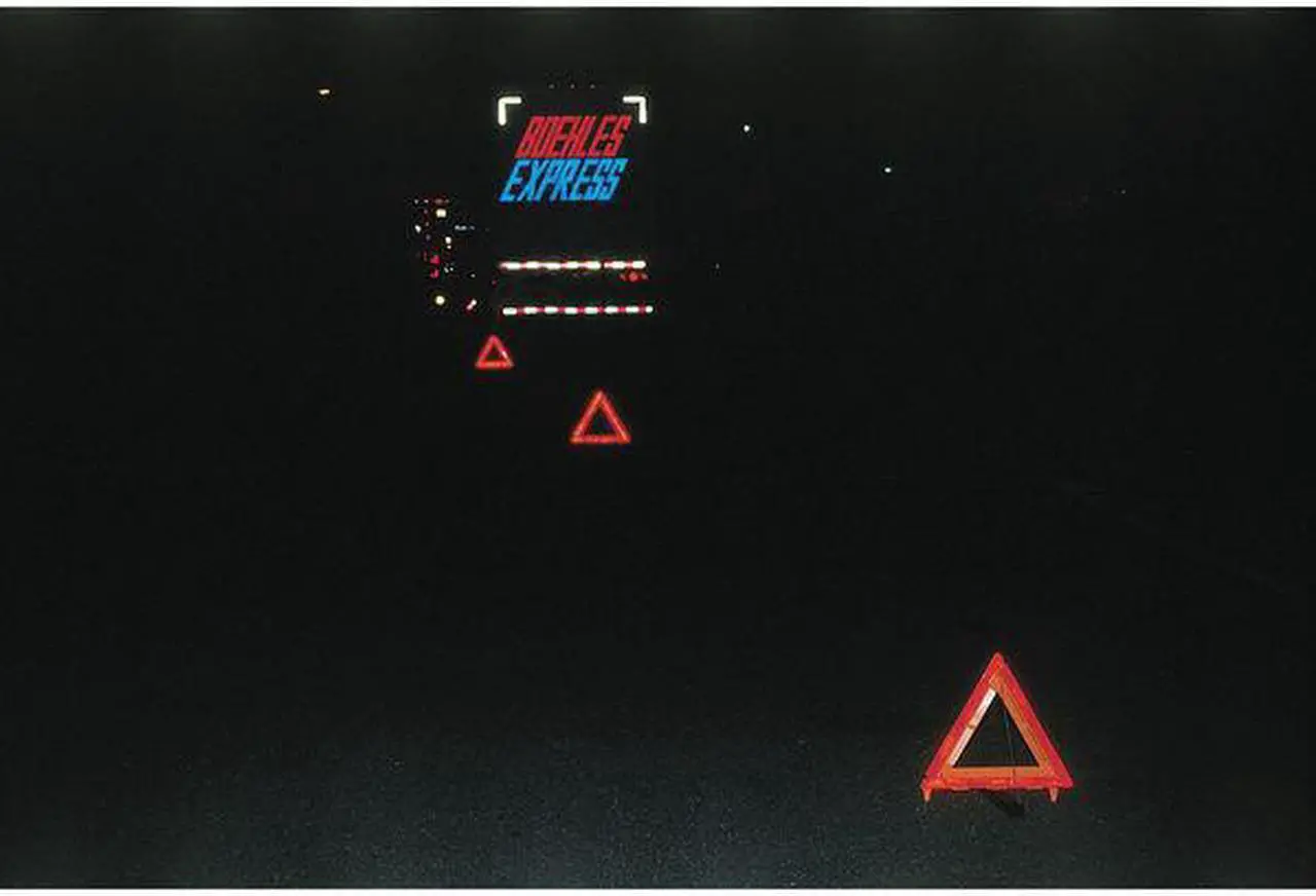 Alt view image 4 of 6 - CORTINA 95-03-009 Emergency Warning Triangle Kit