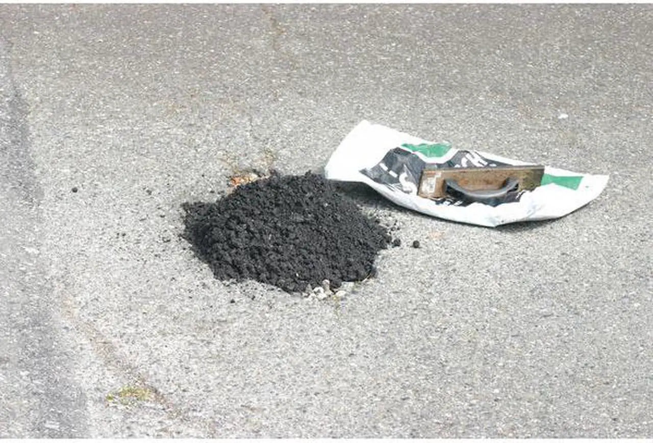 Alt view image 6 of 6 - SAKRETE 60450007 US Cold Patch Permanent Pothole Repair, 50 lb Bag, Recycled