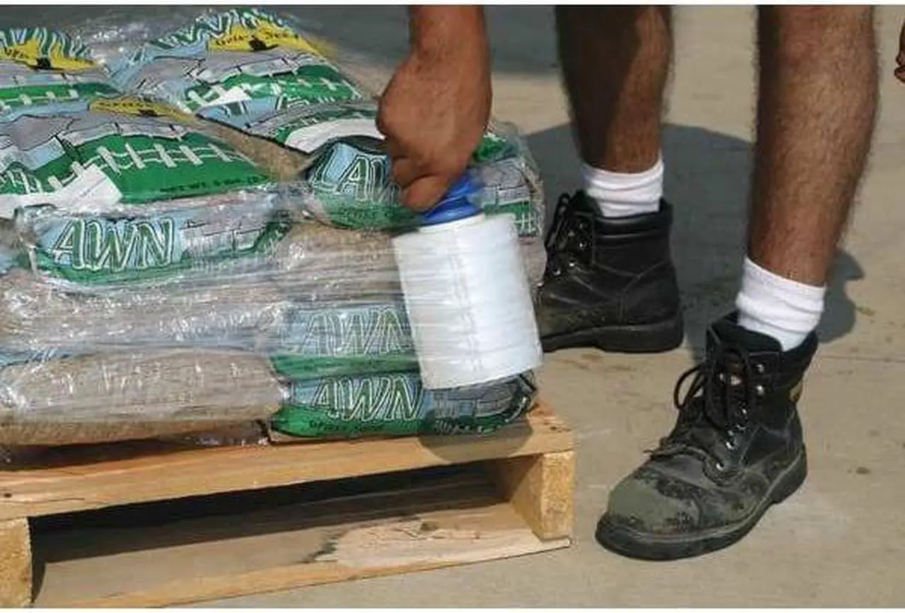 Alt view image 4 of 4 - ZORO SELECT 15A901 Hand Stretch Wrap 5" x 1000 ft., Cast Style, Clear