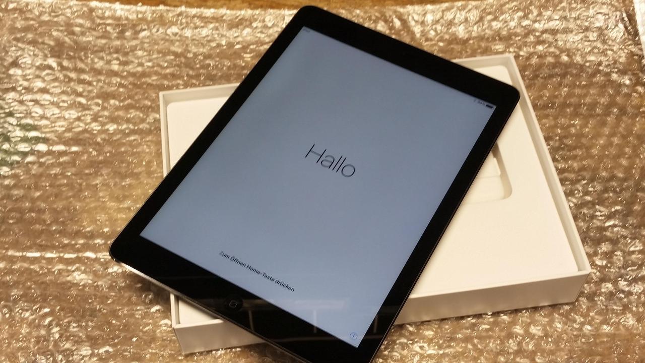 Alt view image 5 of 10 - Apple iPad Air - Grade A - Apple A7 1.40GHz, 1 GB Mem, 16 GB Flash Storage, 9.7" 2048 x 1536 - Wi-Fi - iOS 10 - A1474 MD785LL/A Black with Space Gray