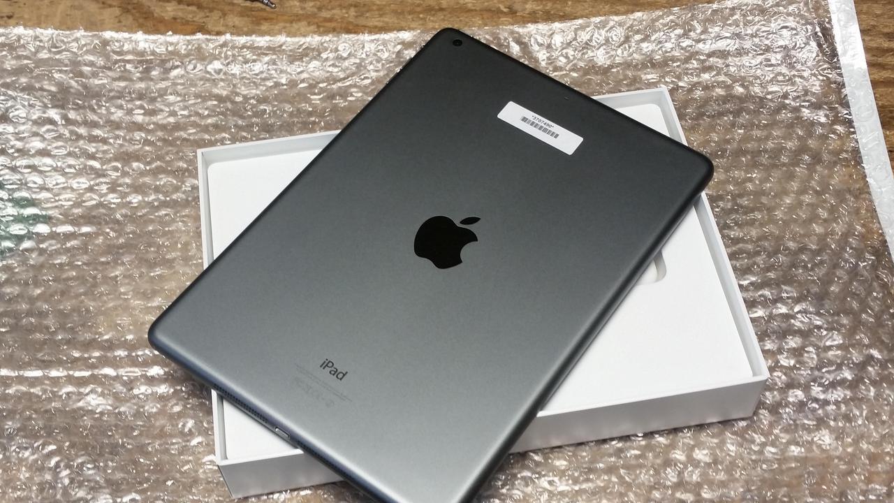 Alt view image 7 of 10 - Apple iPad Air - Grade A - Apple A7 1.40GHz, 1 GB Mem, 16 GB Flash Storage, 9.7" 2048 x 1536 - Wi-Fi - iOS 10 - A1474 MD785LL/A Black with Space Gray