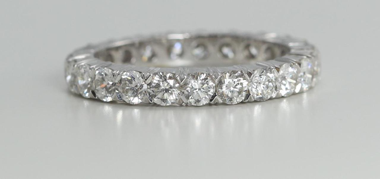 18k White Gold Round Cut Multi Stone Diamond Eternity Band (2.16 Ct, G Color, VS Clarity)