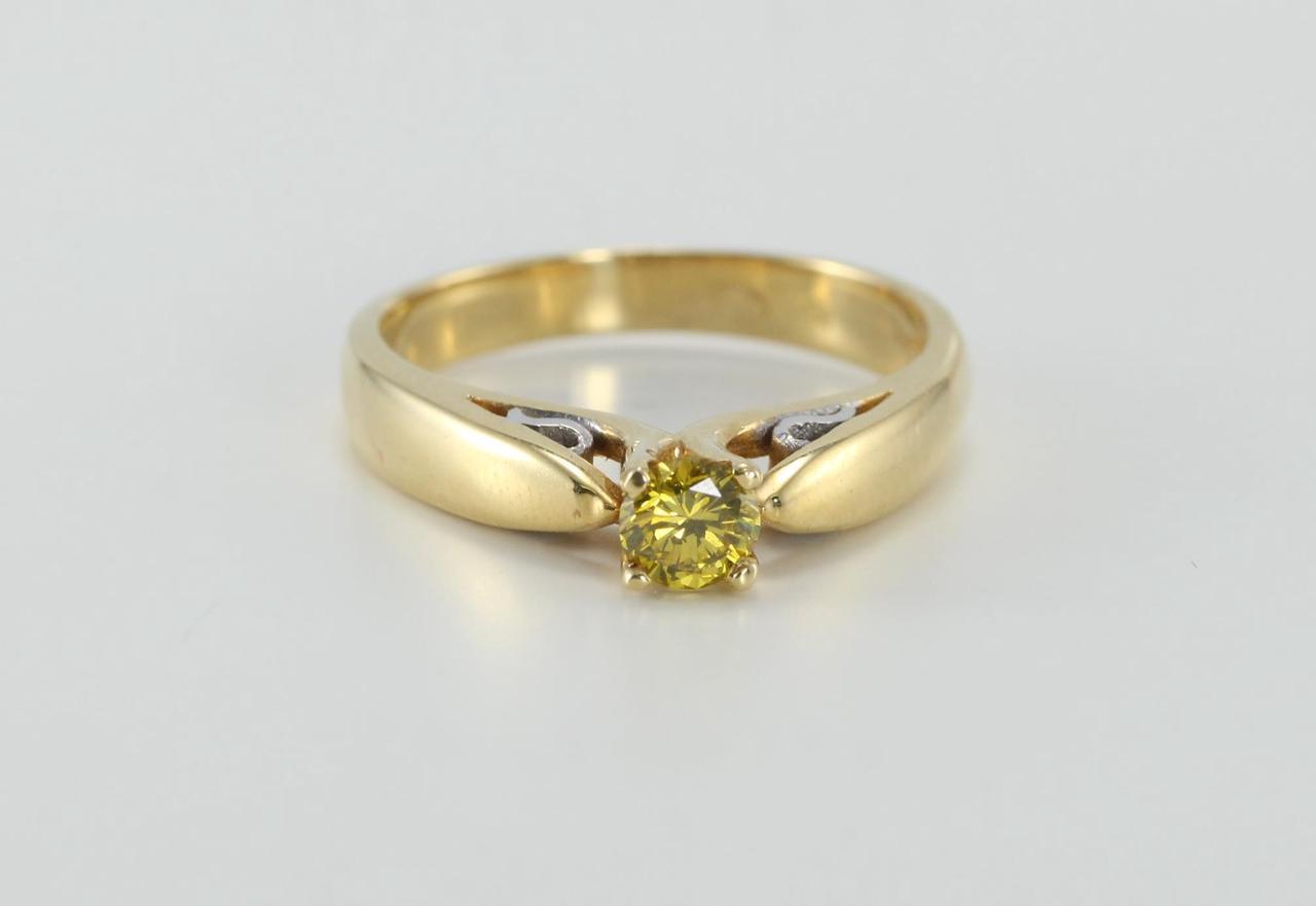 Round Diamond Solitaire Engagement Ring, 18K Two Tone Gold, 0.32 Ct, (Fancy Yellowish Green (Irradiated), VS2 )