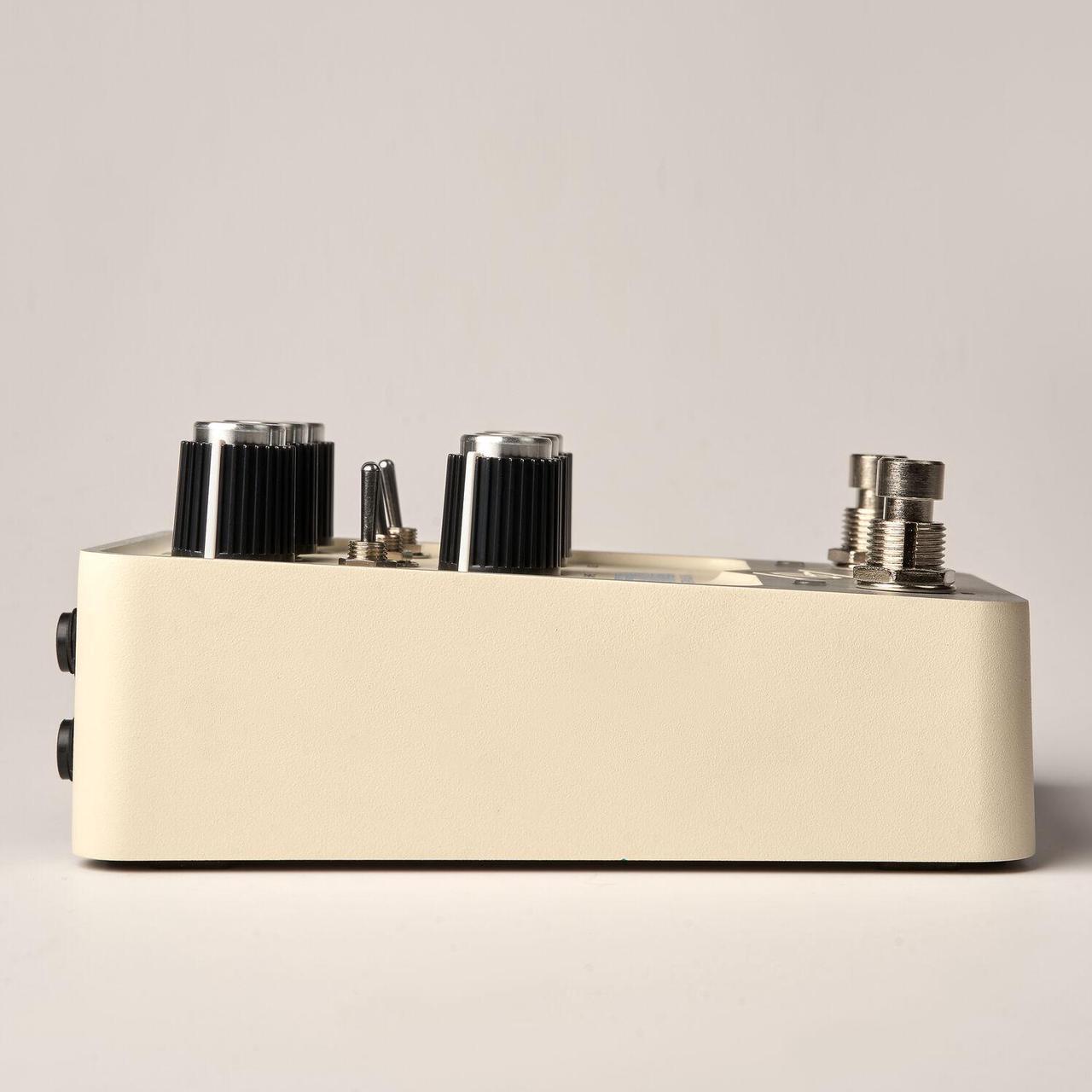 Alt view image 5 of 13 - Universal Audio UAFX Astra Modulation Machine Pedal