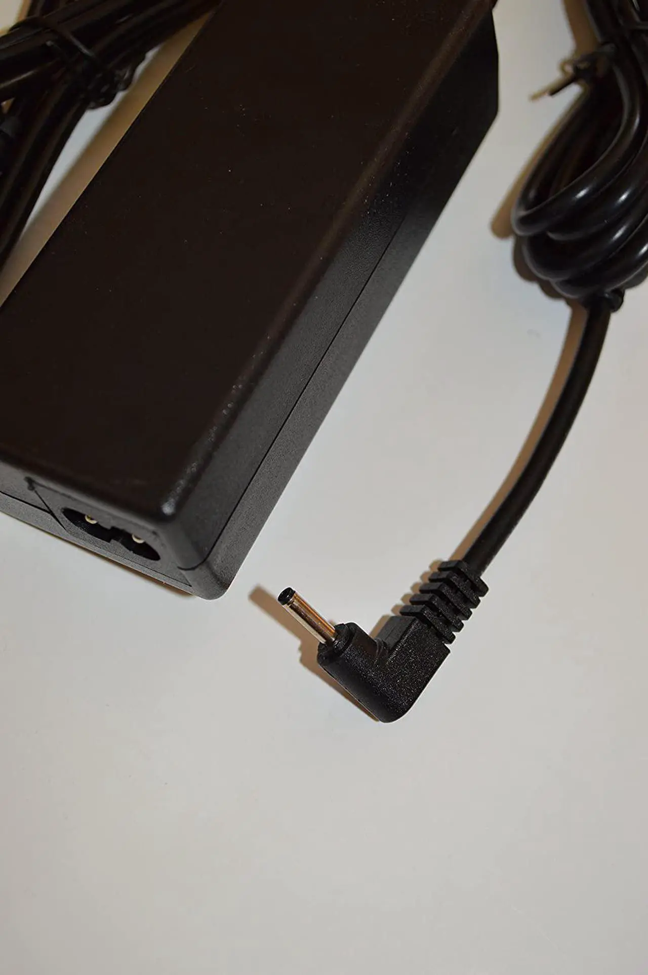 Alt view image 5 of 5 - USMART AC Adapter Laptop Charger for Samsung ATIV Book 5 NP540U4E-K01US, NP540U4E-K04US, NP540U4E-K03US Ultrabook Laptop Notebook Battery Power Supply Cord Plug