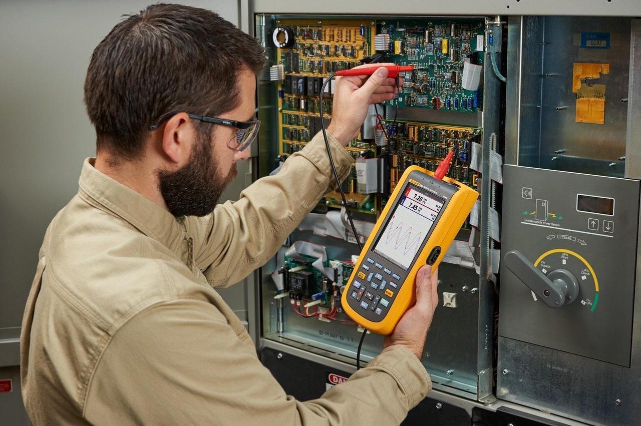 Alt view image 9 of 11 - Fluke 123B Industrial ScopeMeter® Hand-Held Oscilloscope, 20 MHz