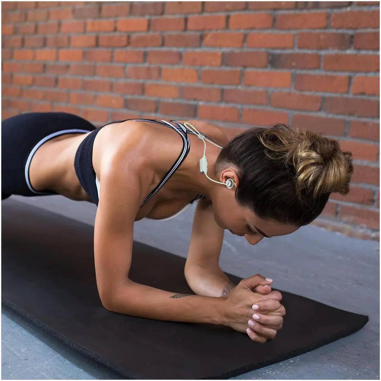 Alt view image 3 of 6 - Sol Republic Relays Sport Wireless Bluetooth In-Ear Headphones - Mint