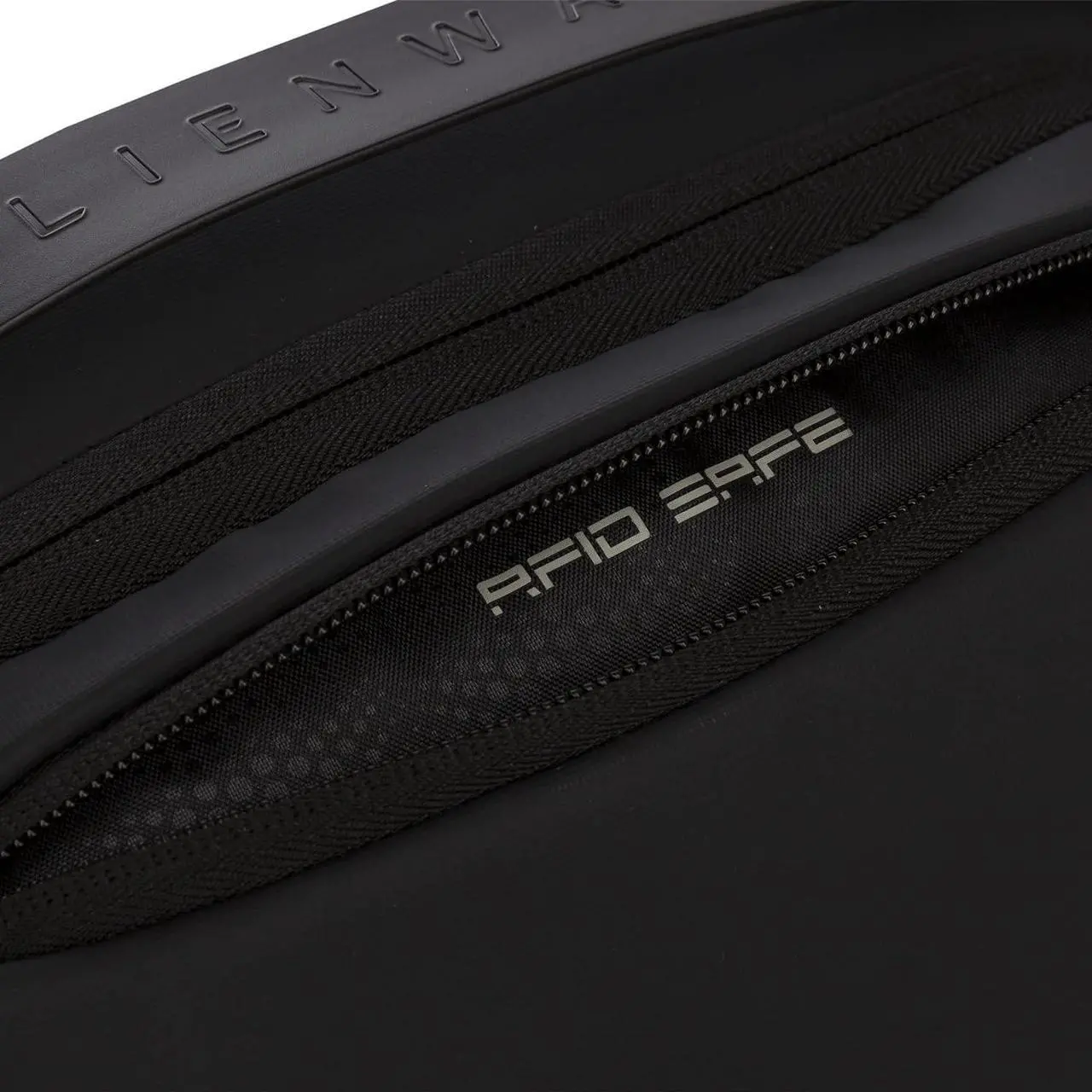 Alienware Horizon Gaming Backpack - Thumbnail 3