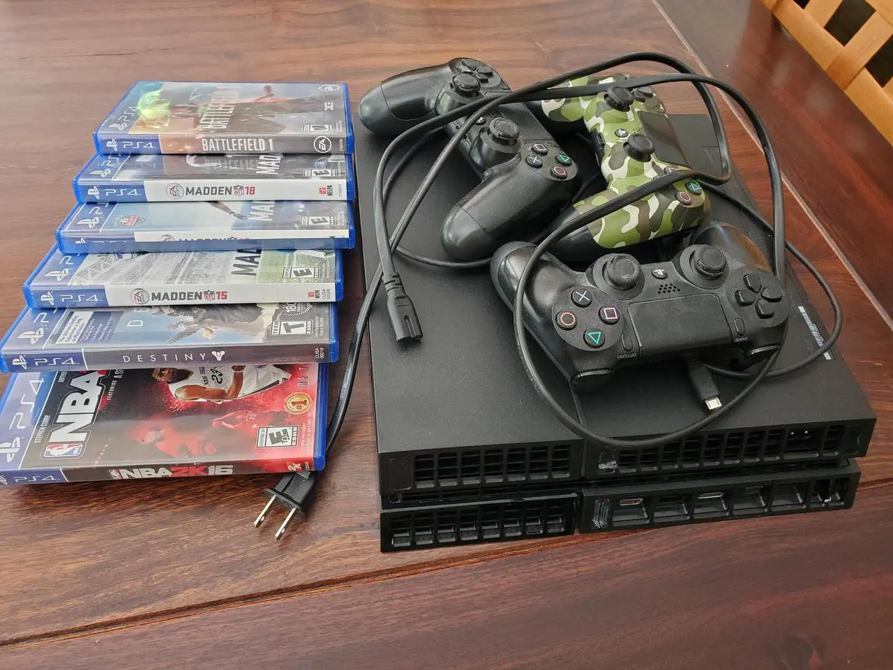 Main image of Sony PlayStation 4 (PS4) Slim 500GB Black Console & accessories, Moel CUH-1001A