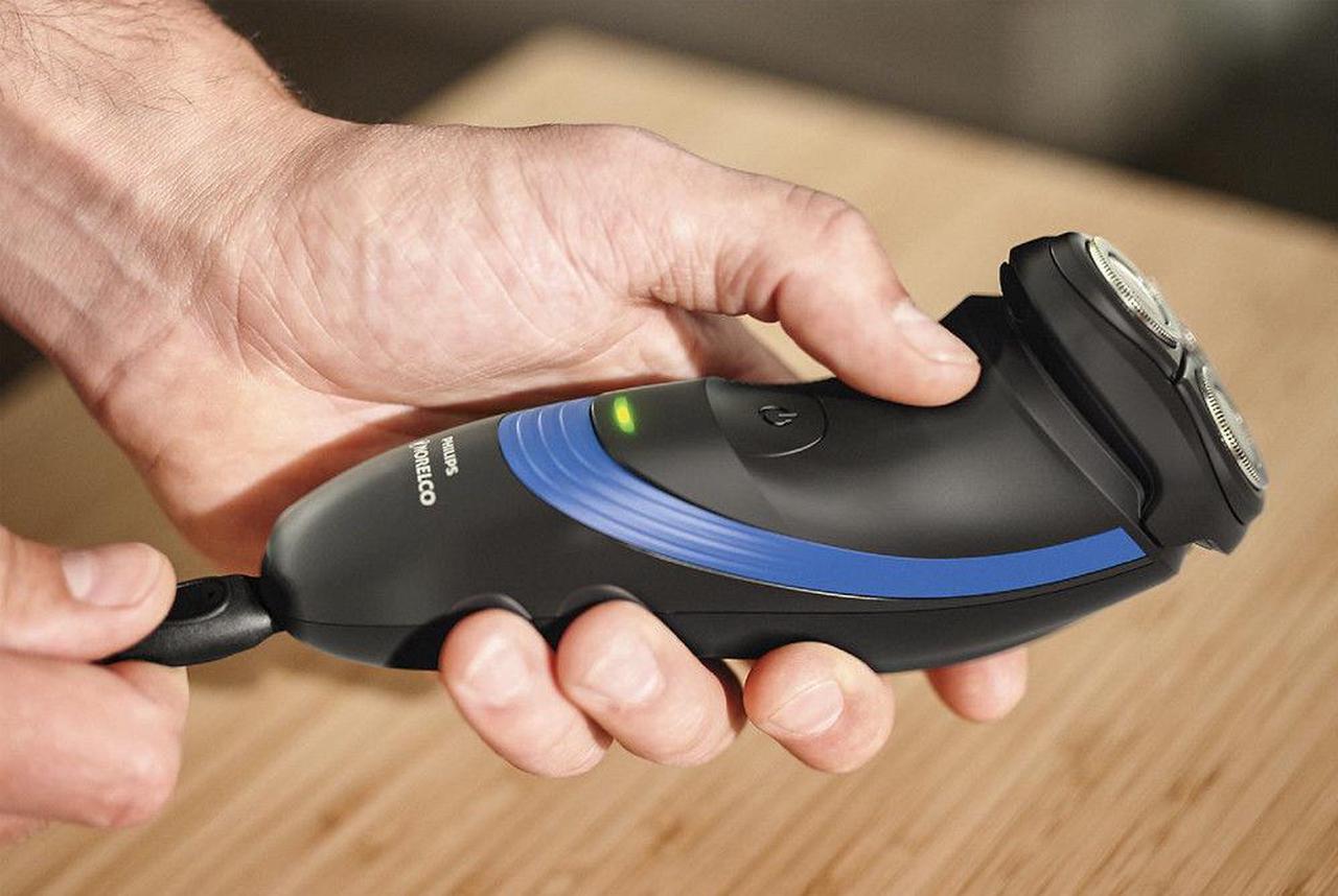 Alt view image 4 of 6 - Philips Norelco - 2100 Electric Shaver - Black/Dark royal blue