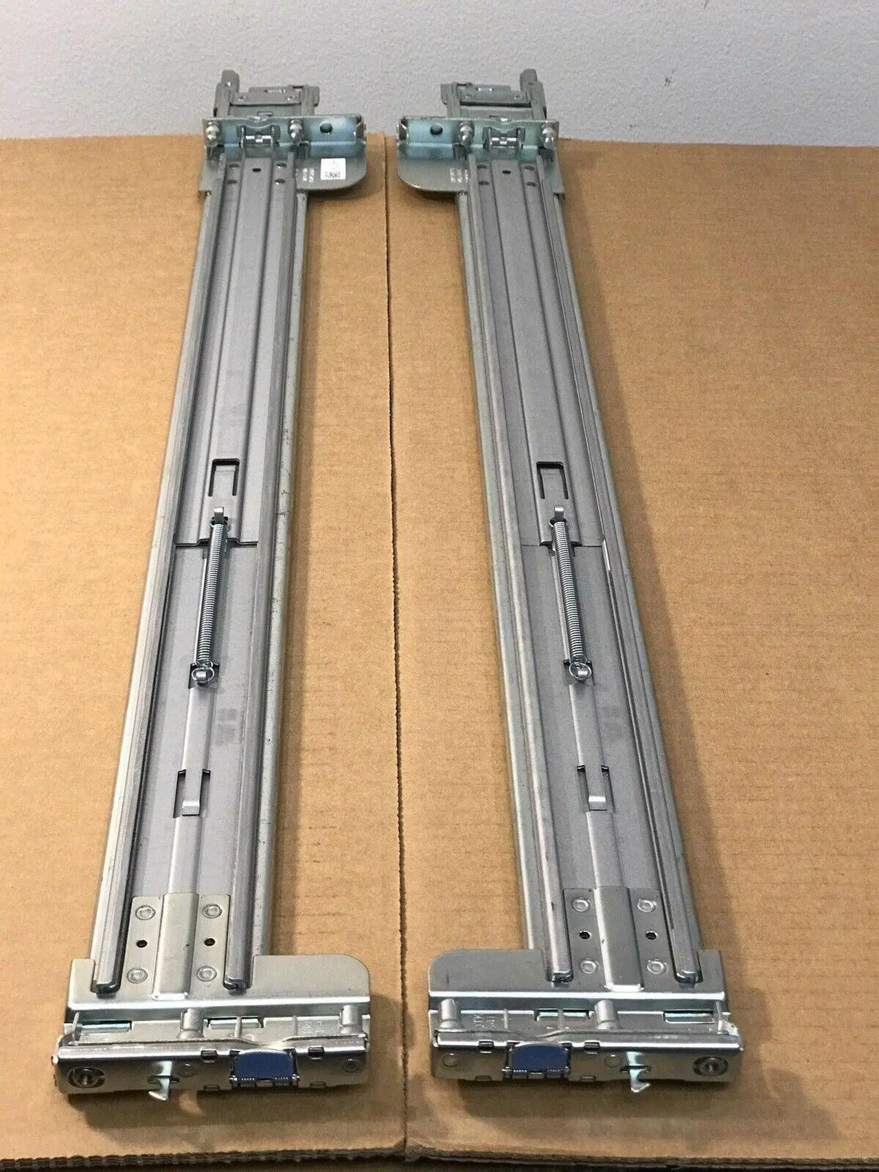Alt view image 6 of 6 - Dell Sliding Rail Kit Rails B6 R520 R530 R540 R540xd R720 R720xd R730 R730xd II
