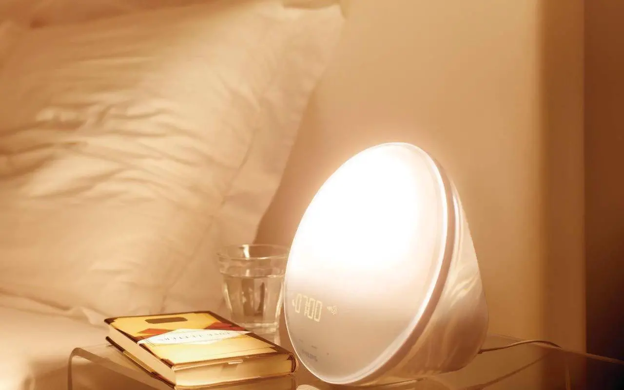 Alt view image 4 of 6 - Philips Wake-Up Light Alarm Clock with Colored Sunrise Simulation and Sunset Fading Night Light, White (HF3520)