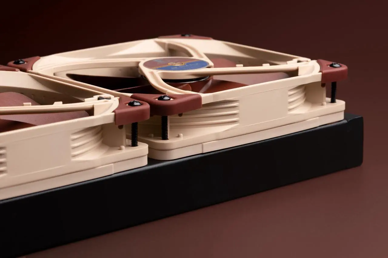 Alt view image 5 of 7 - Noctua NA-IS1-14 Sx2, Inlet Side Spacers for 140mm Fans