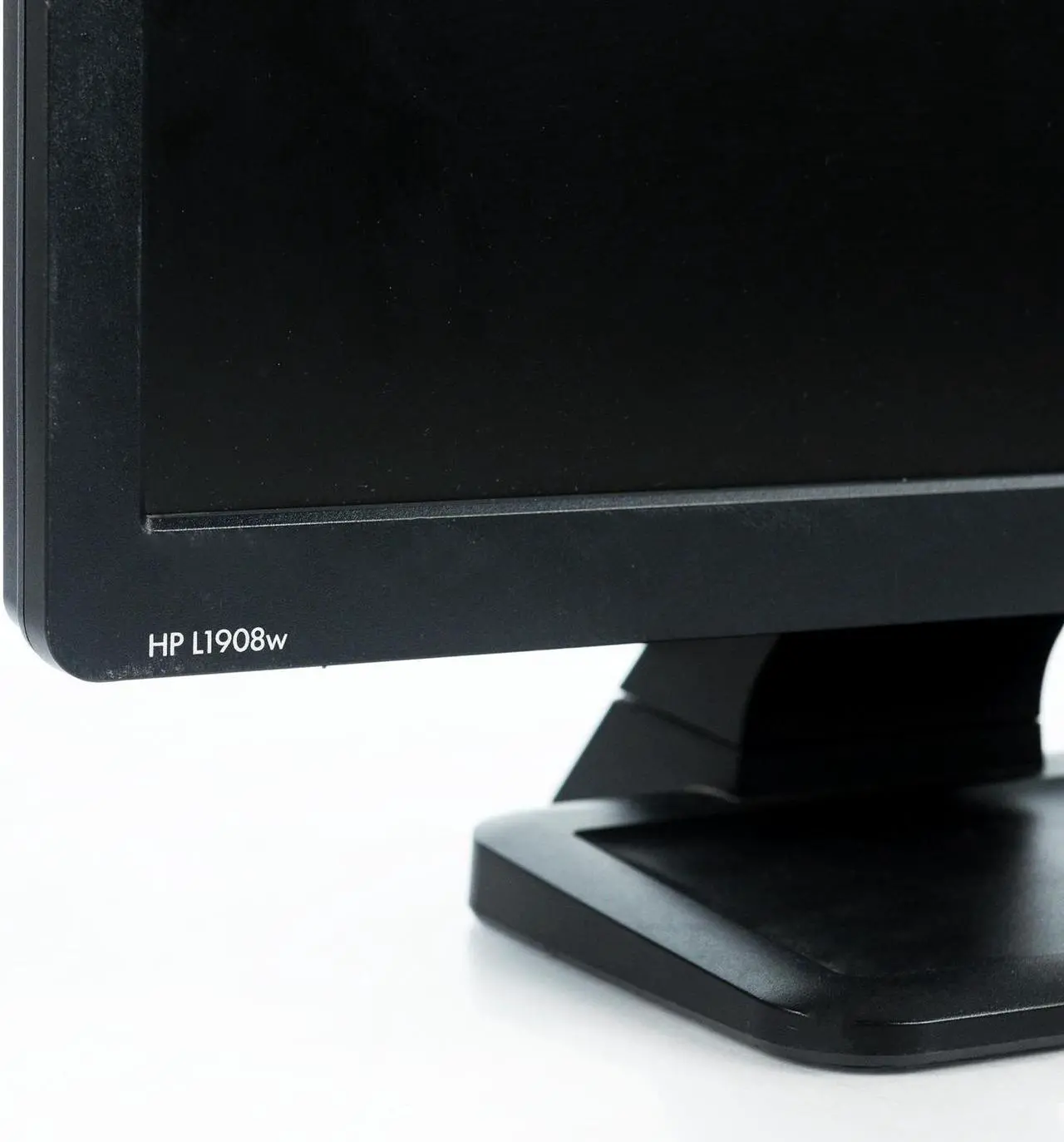 Alt view image 6 of 7 - HP LE1901W 1440 x 900 19" LCD TFT Monitor VGA 16:10 Adjustable Stand Grade A