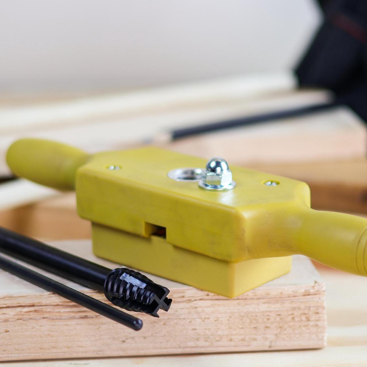Alt view image 6 of 7 - DCT Plastic Jig Dowel Thread Tap Kit - 3/4in x 6TPI Threading Box and Steel Tap