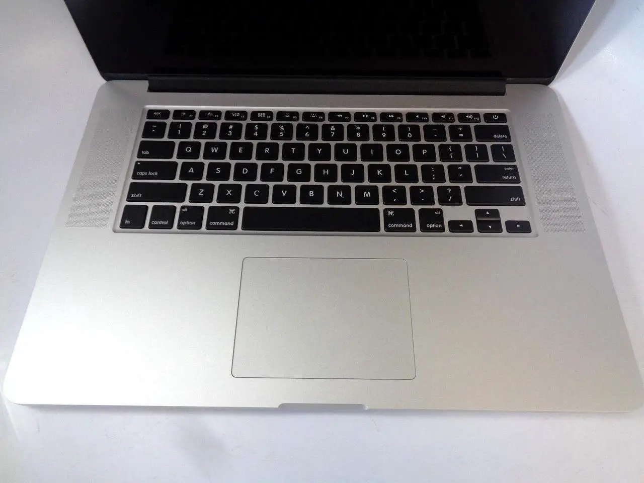 Alt view image 3 of 13 - Apple MacBook Pro 15.4" A1398 i7-4750HQ 2.0GHz 8GB RAM 256GB SSD MacOS 10.13 ME293LL/A