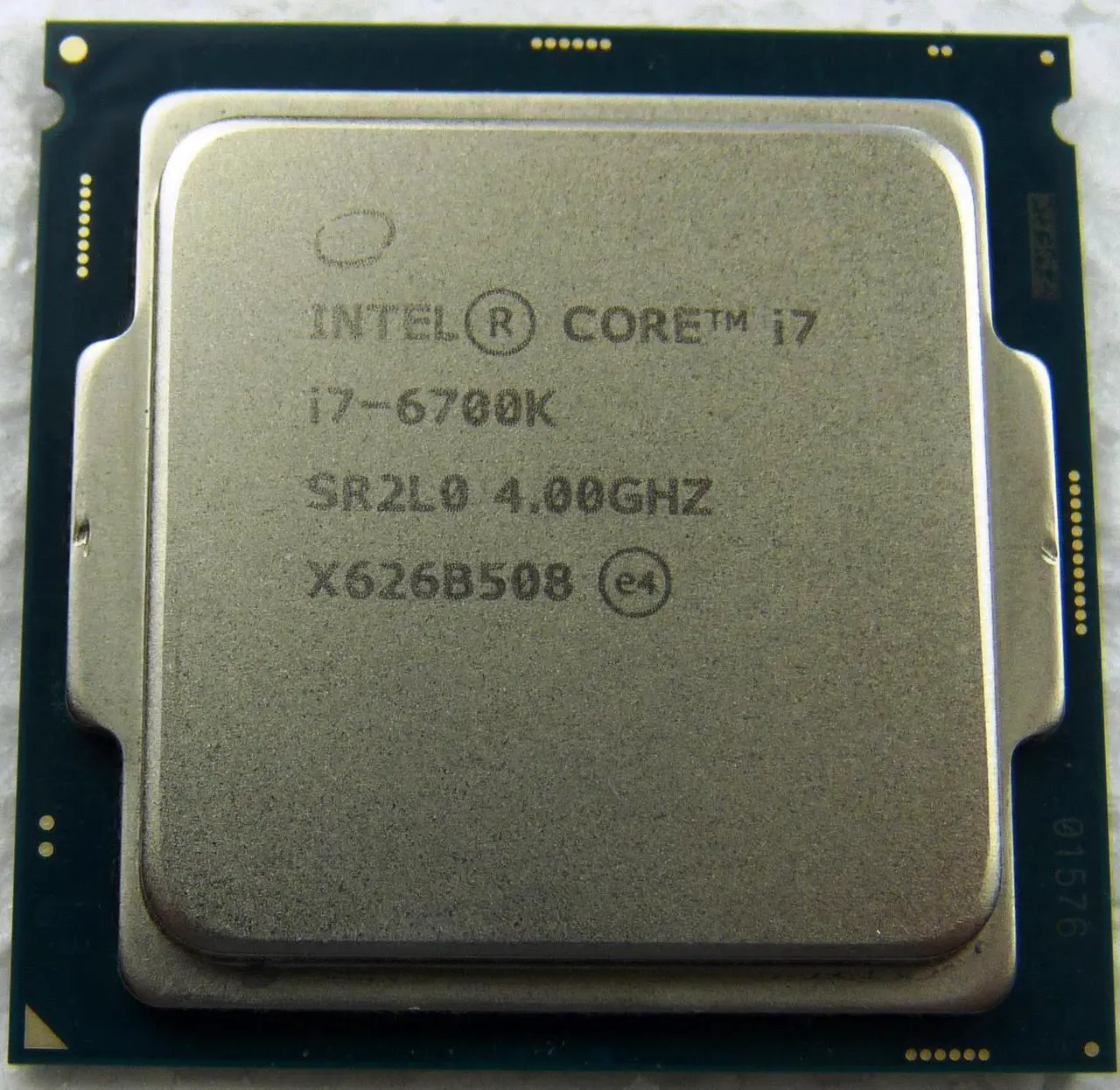 Main image of Intel Core i7-6700K 8M Skylake SR2L0 Quad-Core 4.0 GHz LGA 1151 91W Desktop TRAY Processor CM8066201919901 with Intel HD Graphics 530 => CPU ONLY, NO HEATSINK/FAN!