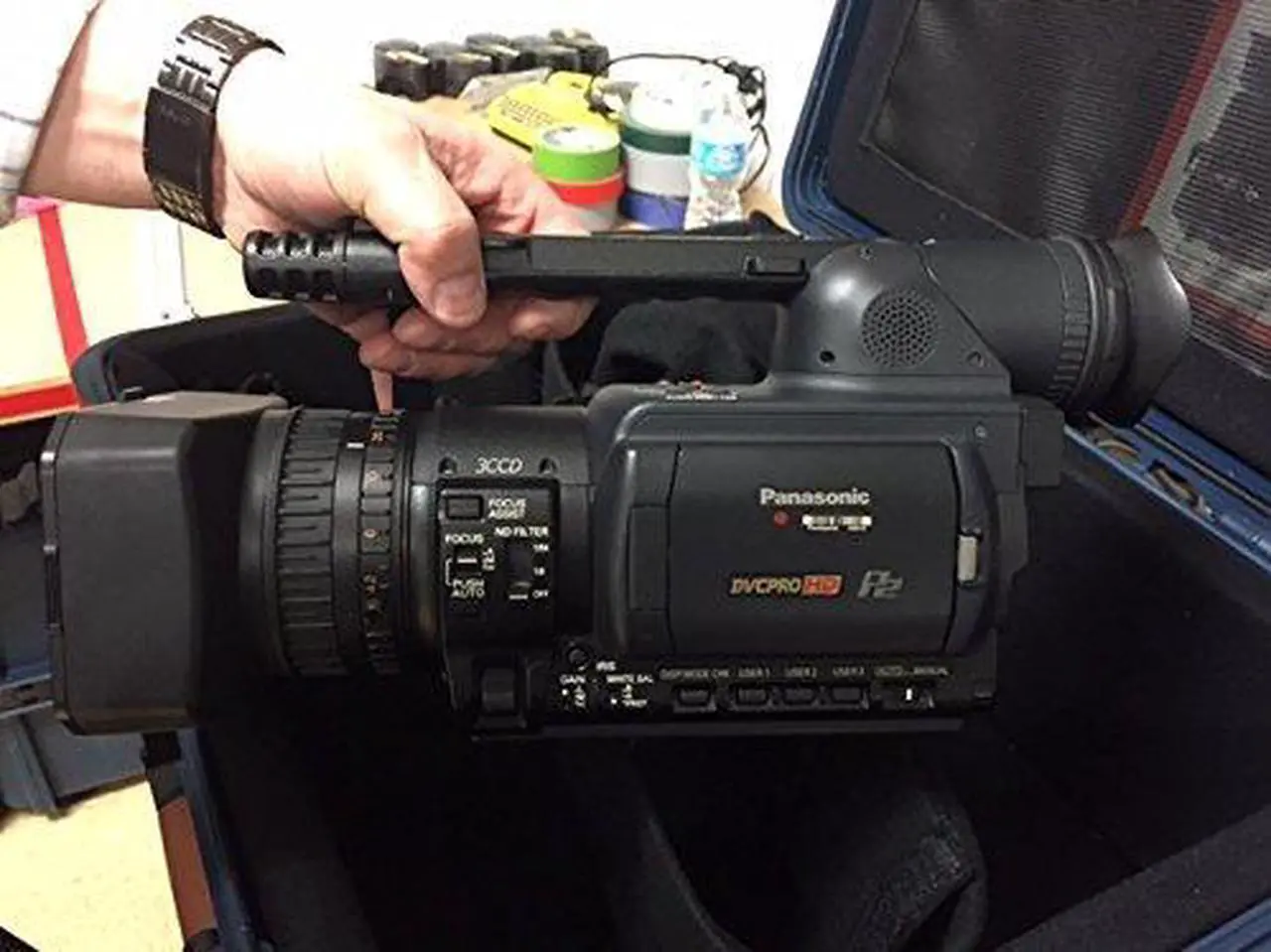 Alt view image 3 of 4 - Panasonic AG-HVX200 P2 HD Camcorder