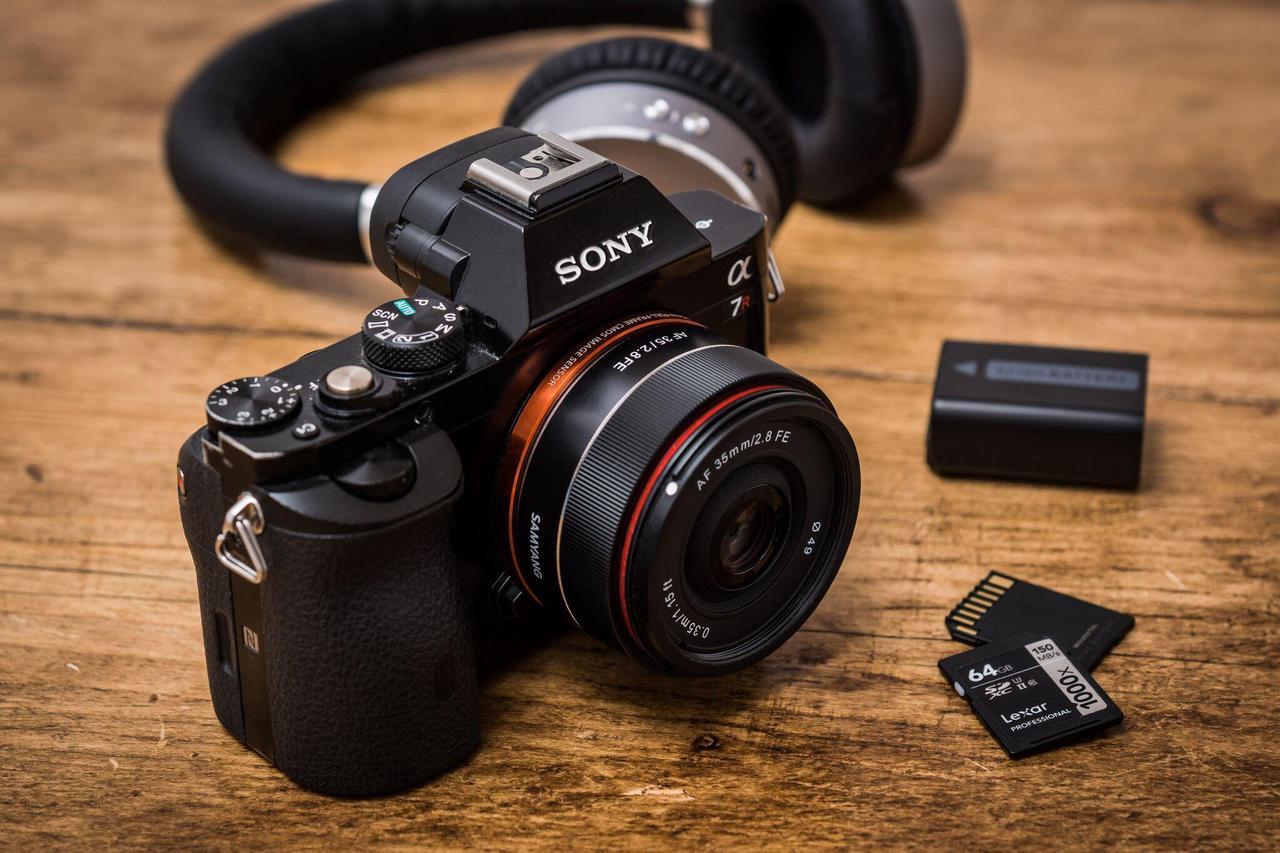 Alt view image 3 of 11 - Rokinon 35mm f/2.8 (IO35AF-E) Ultra Compact Wide Angle Lens for Sony E Mount, Black