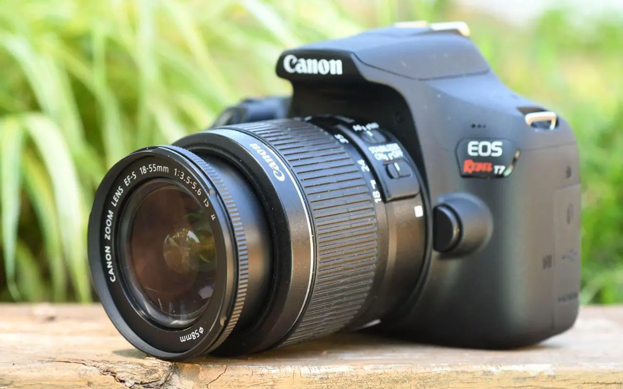 Alt view image 4 of 4 - EOS Rebel T7 with EF-S 18-55mm Lens + Bag Bundle + Vivitar 58mm Graduated Color Filter Kit + Hosa Y Cable + Cleaning Kit
