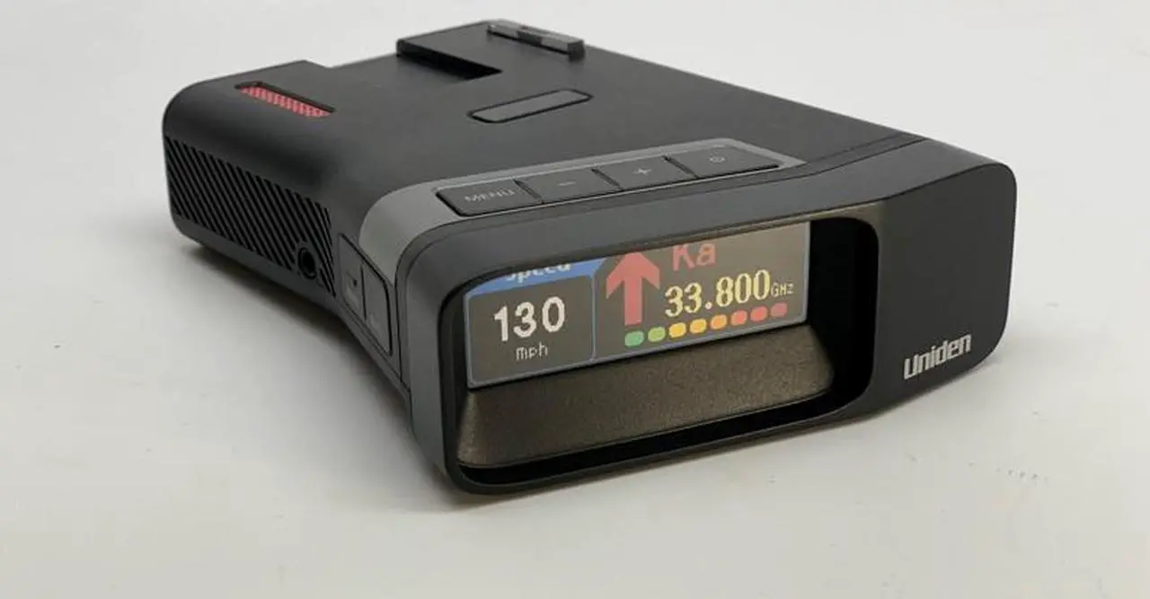 Alt view image 5 of 20 - Uniden R7 Extreme Long Range Radar Detector with GPs & Threat Detection