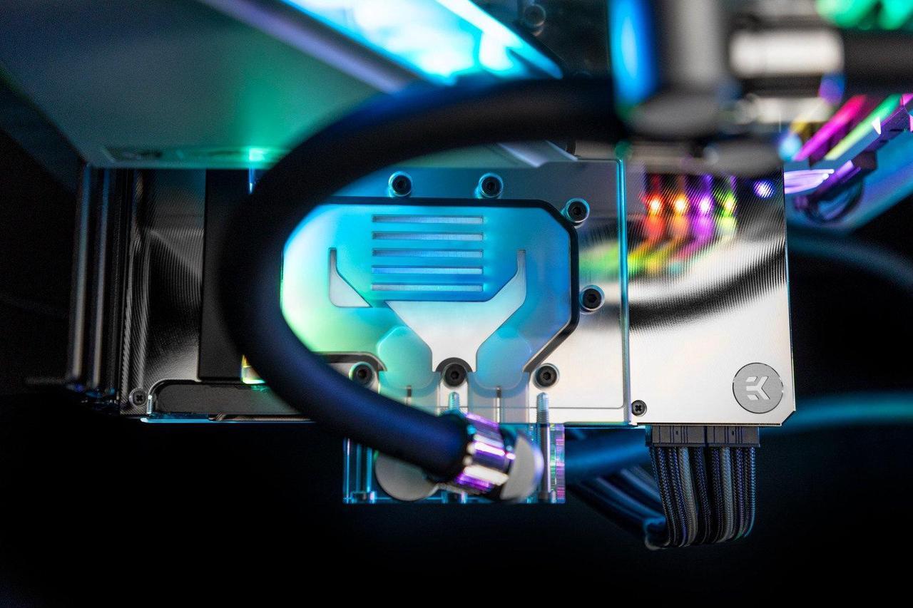 Alt view image 2 of 5 - EK-Quantum Vector RE RTX 3080/3090 Active Backplate D-RGB - Plexi