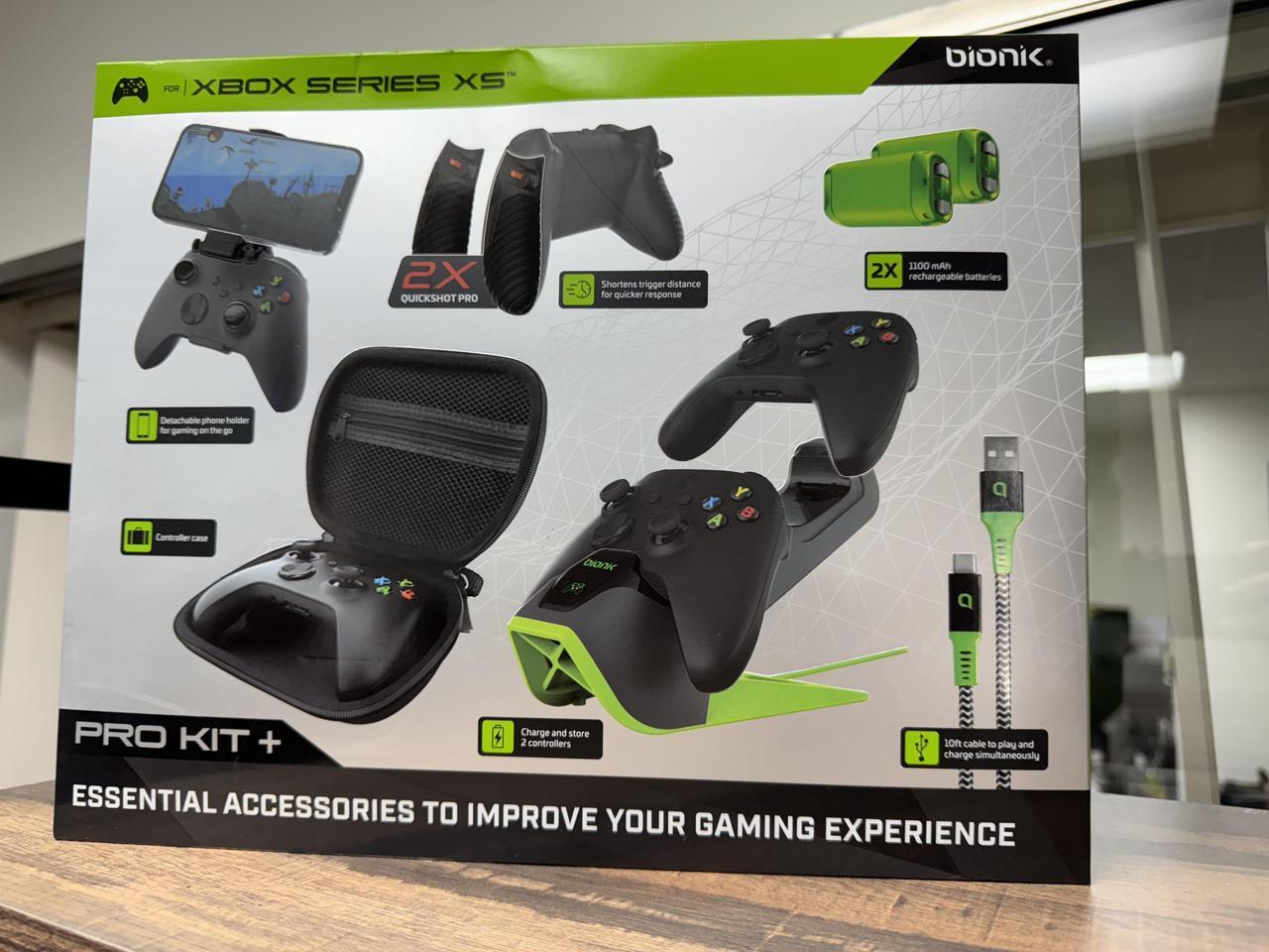 Main image of BIONIK Pro Kit+ for Xbox Series XS Dual Charger 2x Battery Phone Holder - BLACK