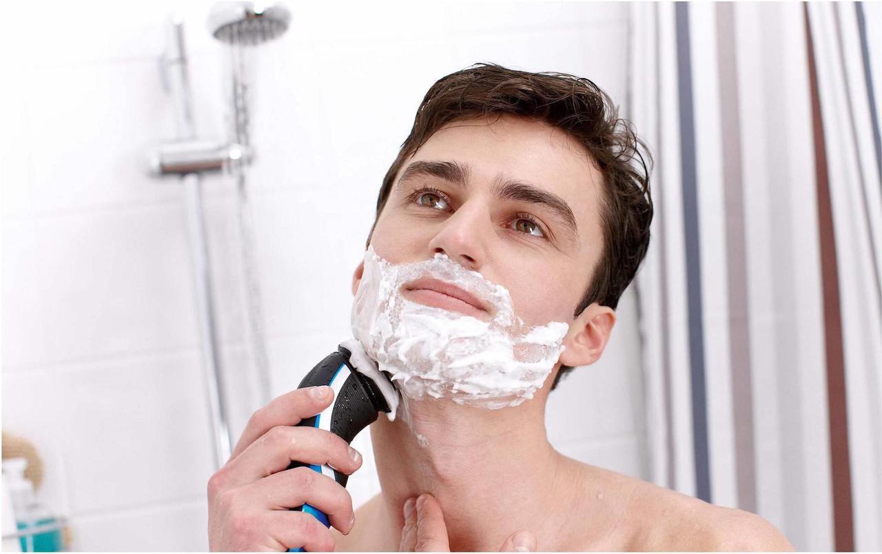 Alt view image 3 of 5 - Philips Norelco Electric Shaver AquaTech 4100, AT810/81