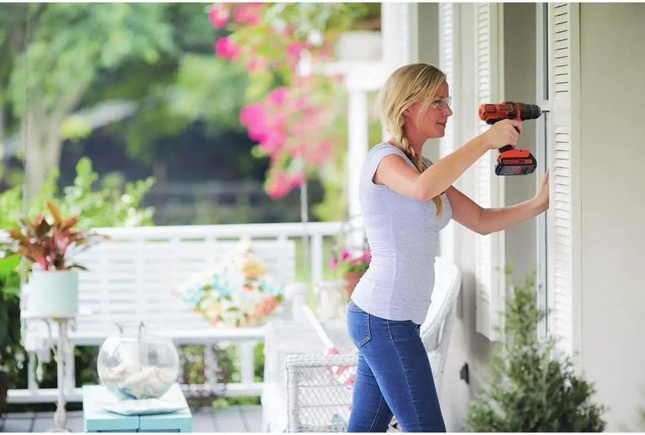 Alt view image 2 of 5 - Black & Decker BD2KITCDDI 20V MAX Drill/Driver Impact Combo Kit